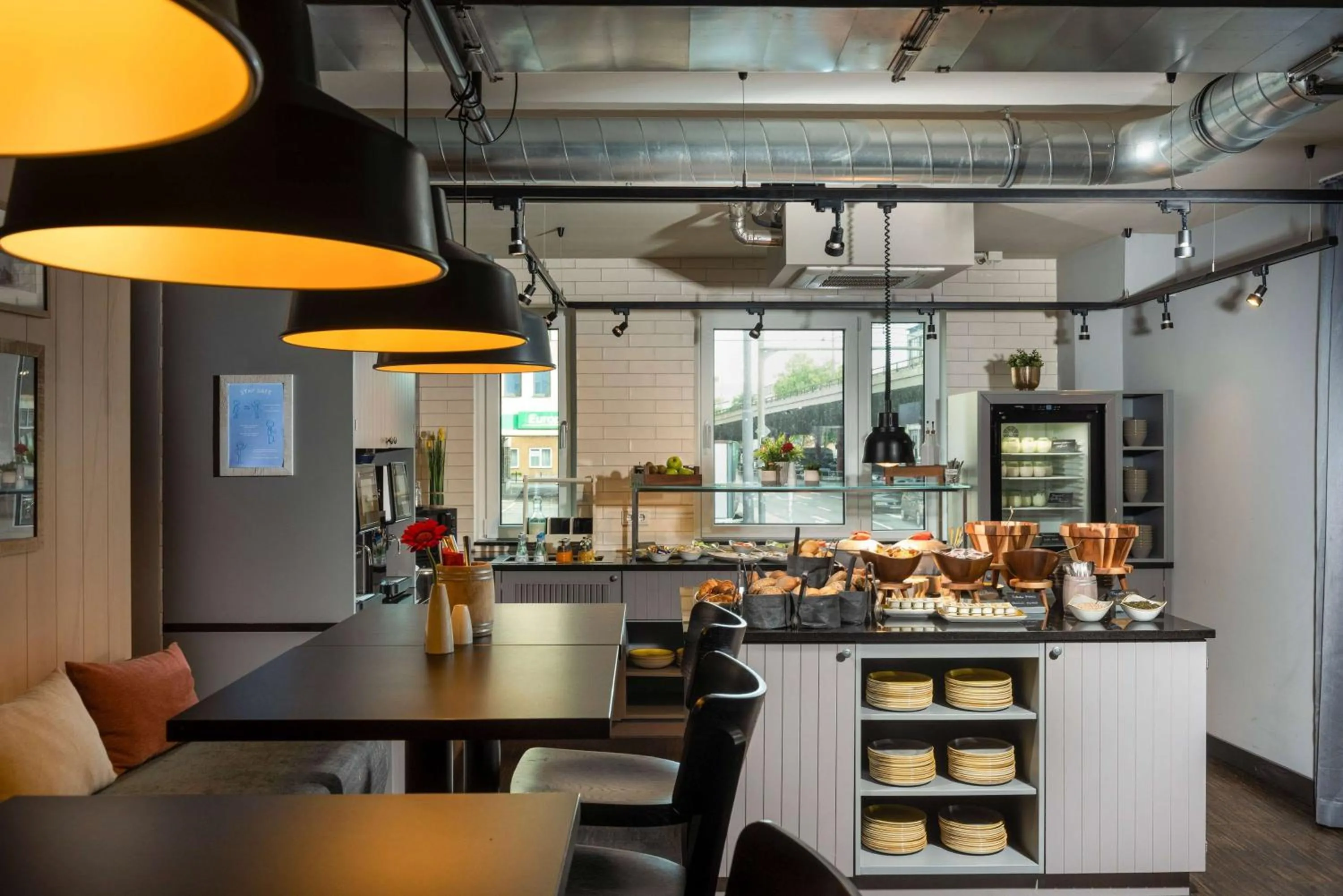 Restaurant/places to eat in Vienna House Easy by Wyndham Bremen City Apartments