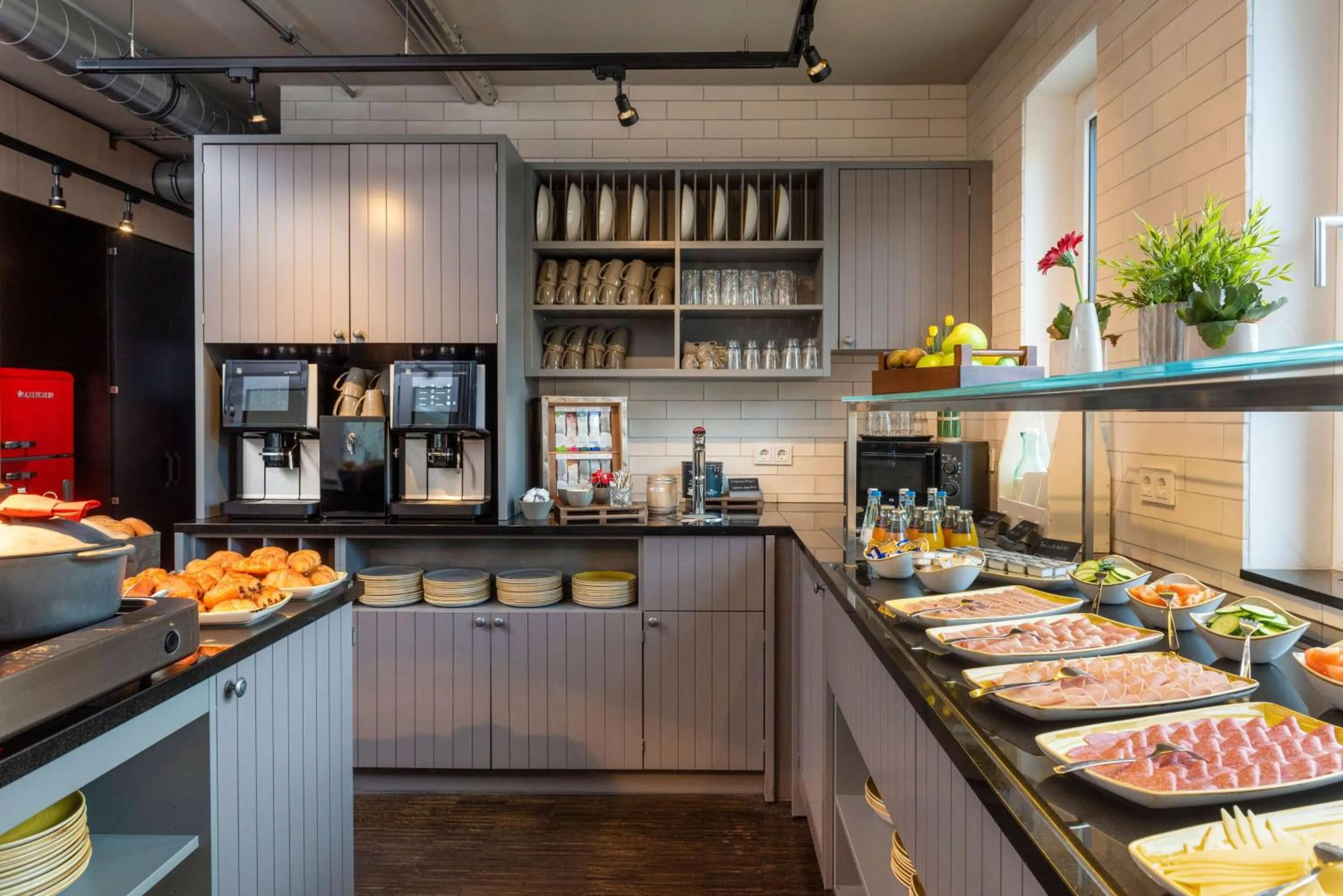 Restaurant/places to eat in Vienna House Easy by Wyndham Bremen City Apartments