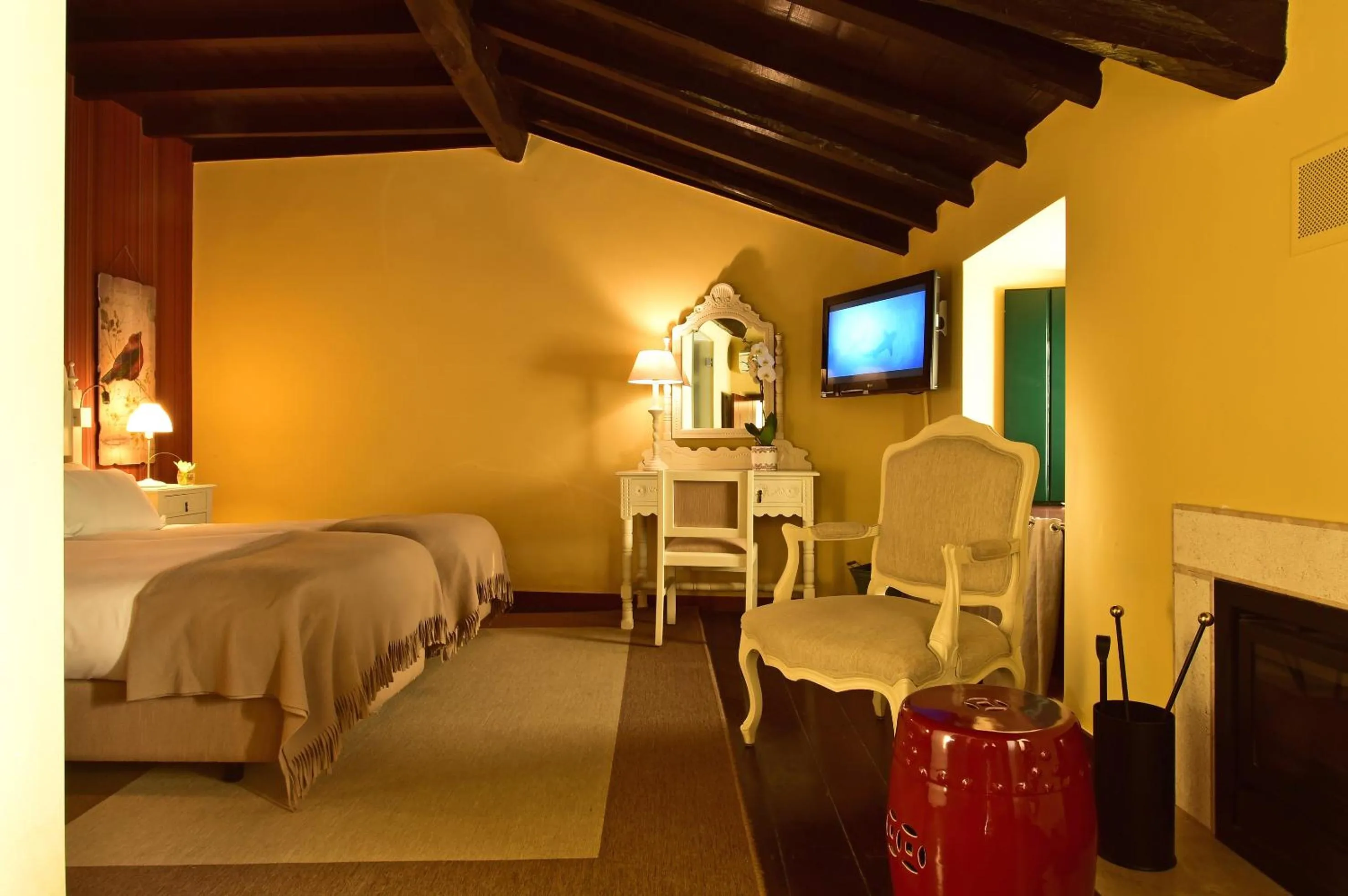 Photo of the whole room, Bed in Pousada Castelo de Obidos