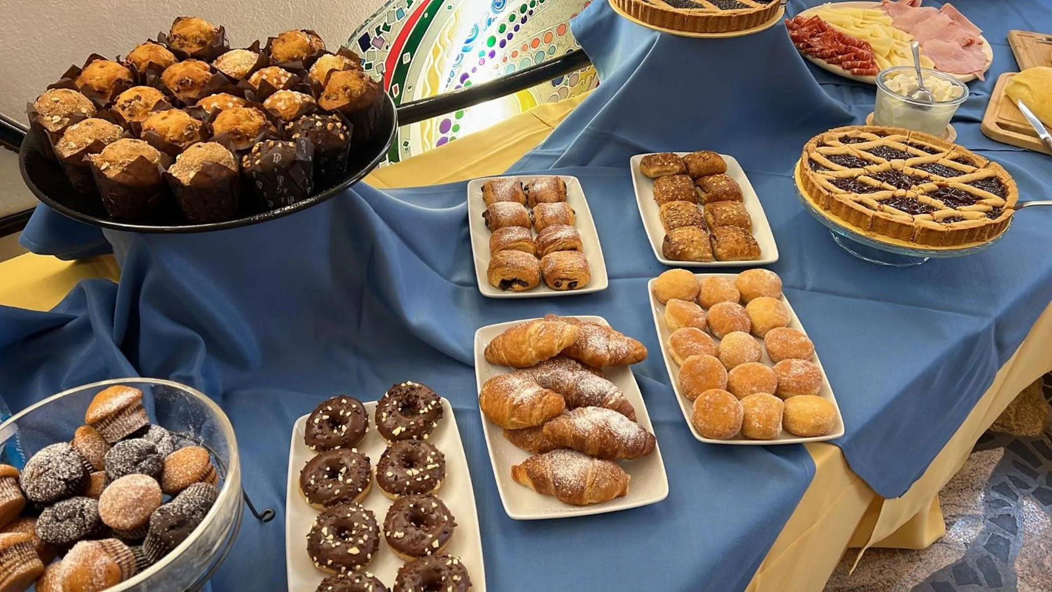 Buffet breakfast in Hotel Montecodeno