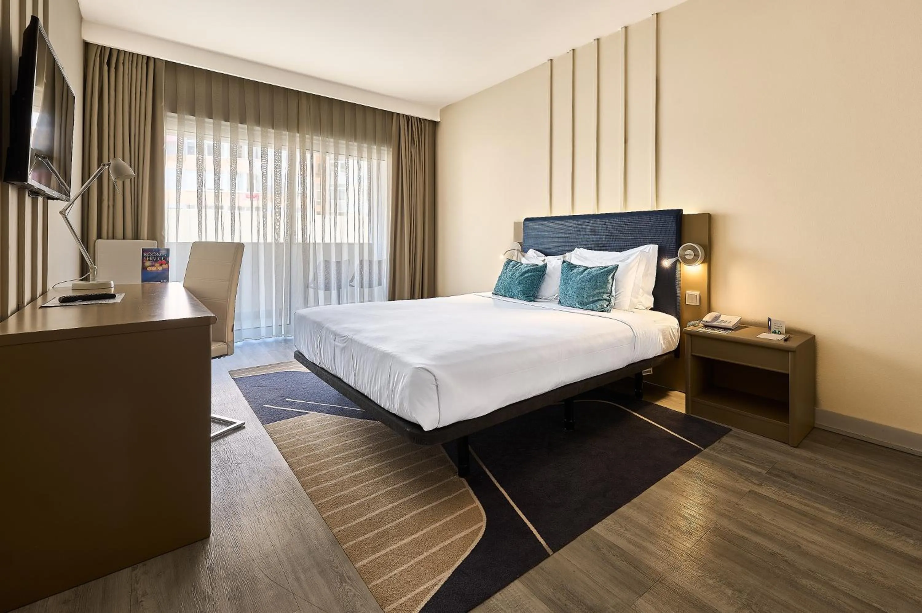 Bed in TRYP by Wyndham Lisboa Caparica Mar