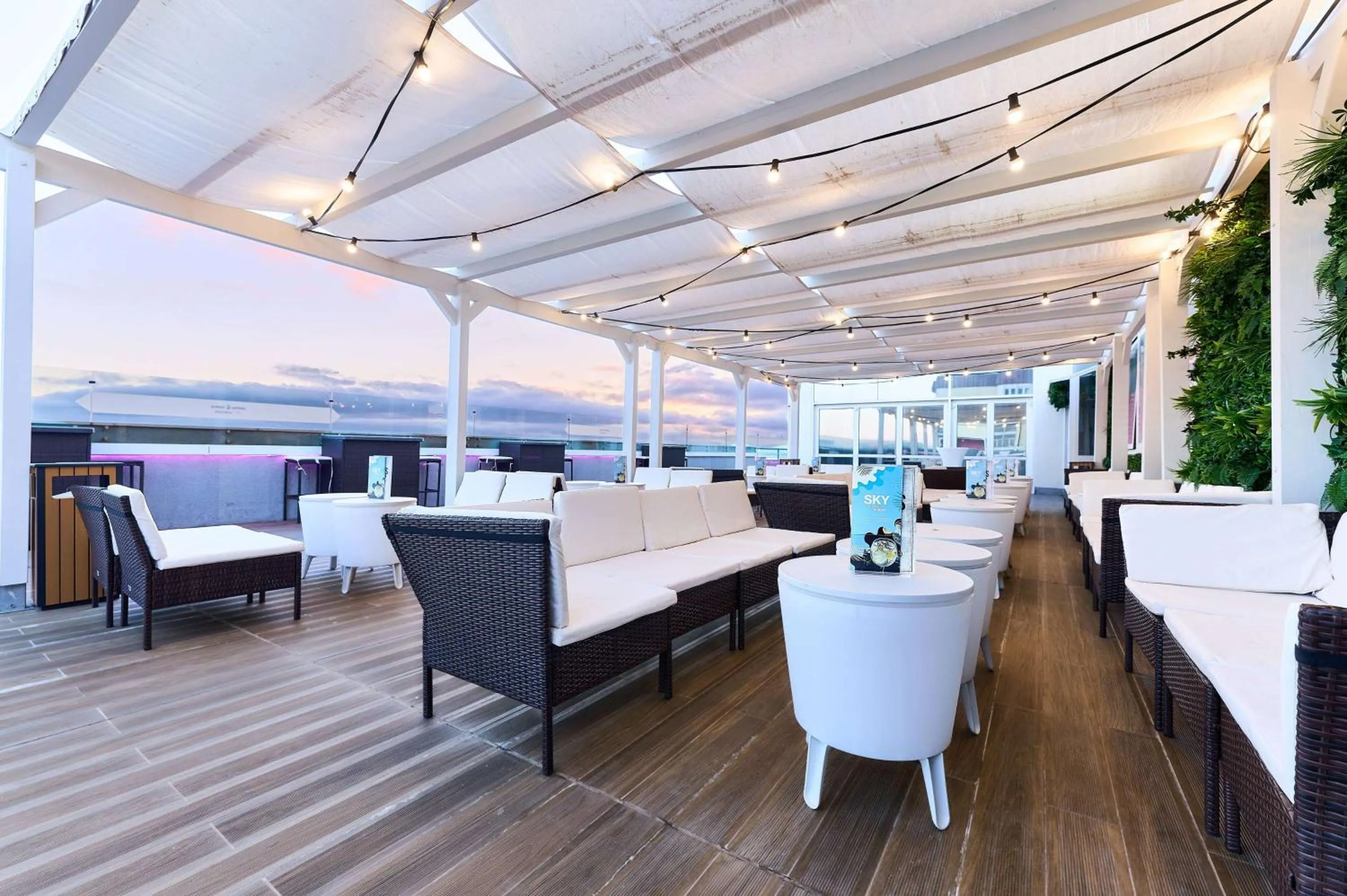 Restaurant/places to eat in TRYP by Wyndham Lisboa Caparica Mar