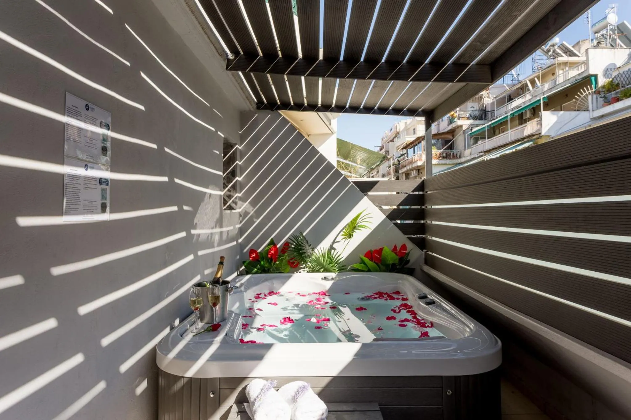 Superior Apartment with Private Jacuzzi in Supreme Comfort Apartments by Athens Stay