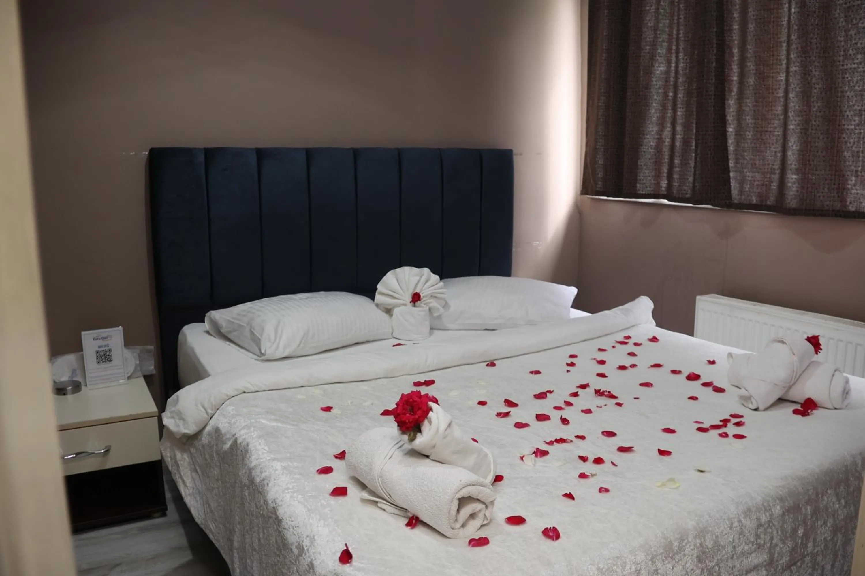 Bedroom, Bed in Grand Koru Hotel Beach