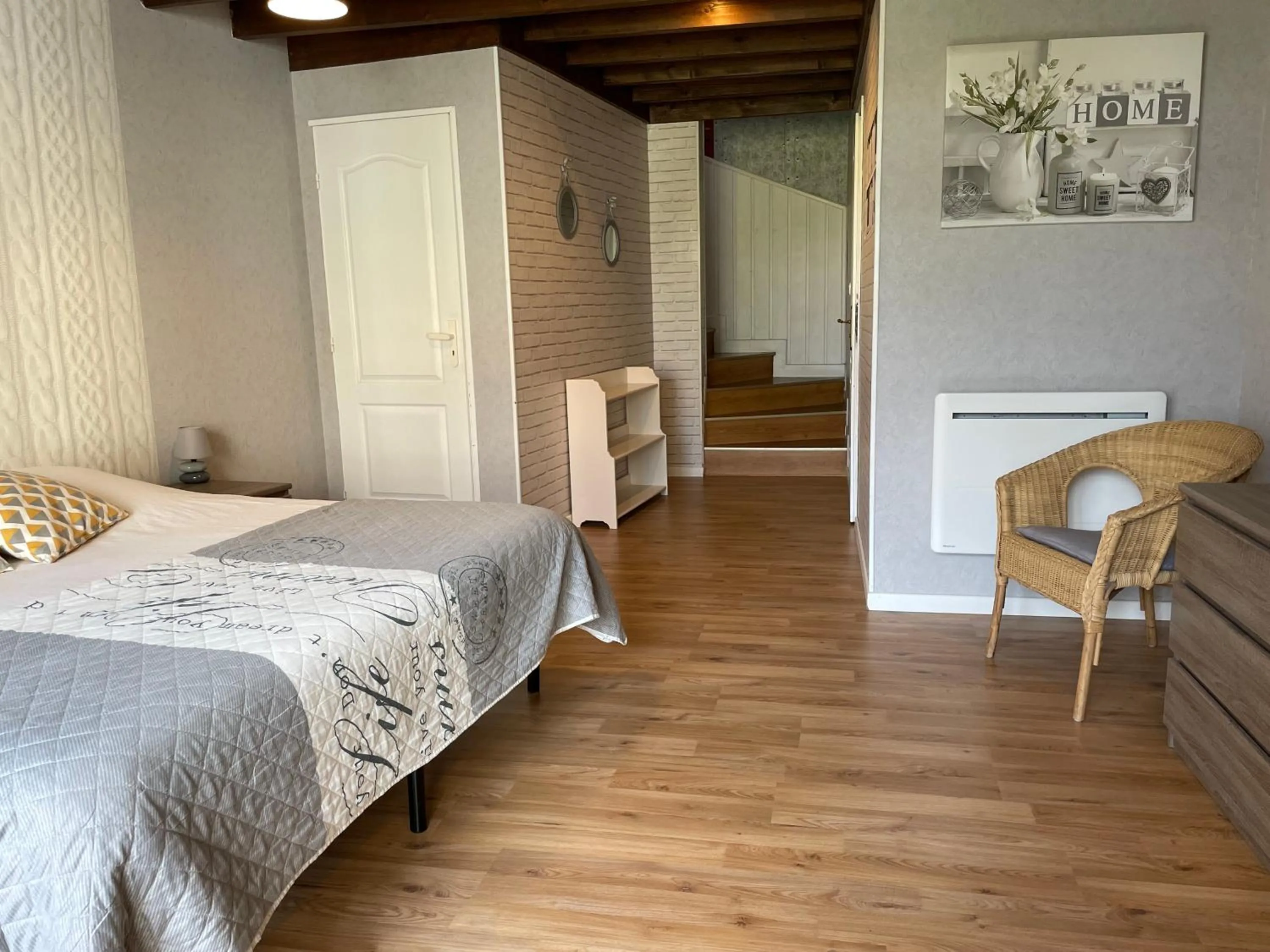Photo of the whole room, Bed in Domaine de Vandenesse Et Spa