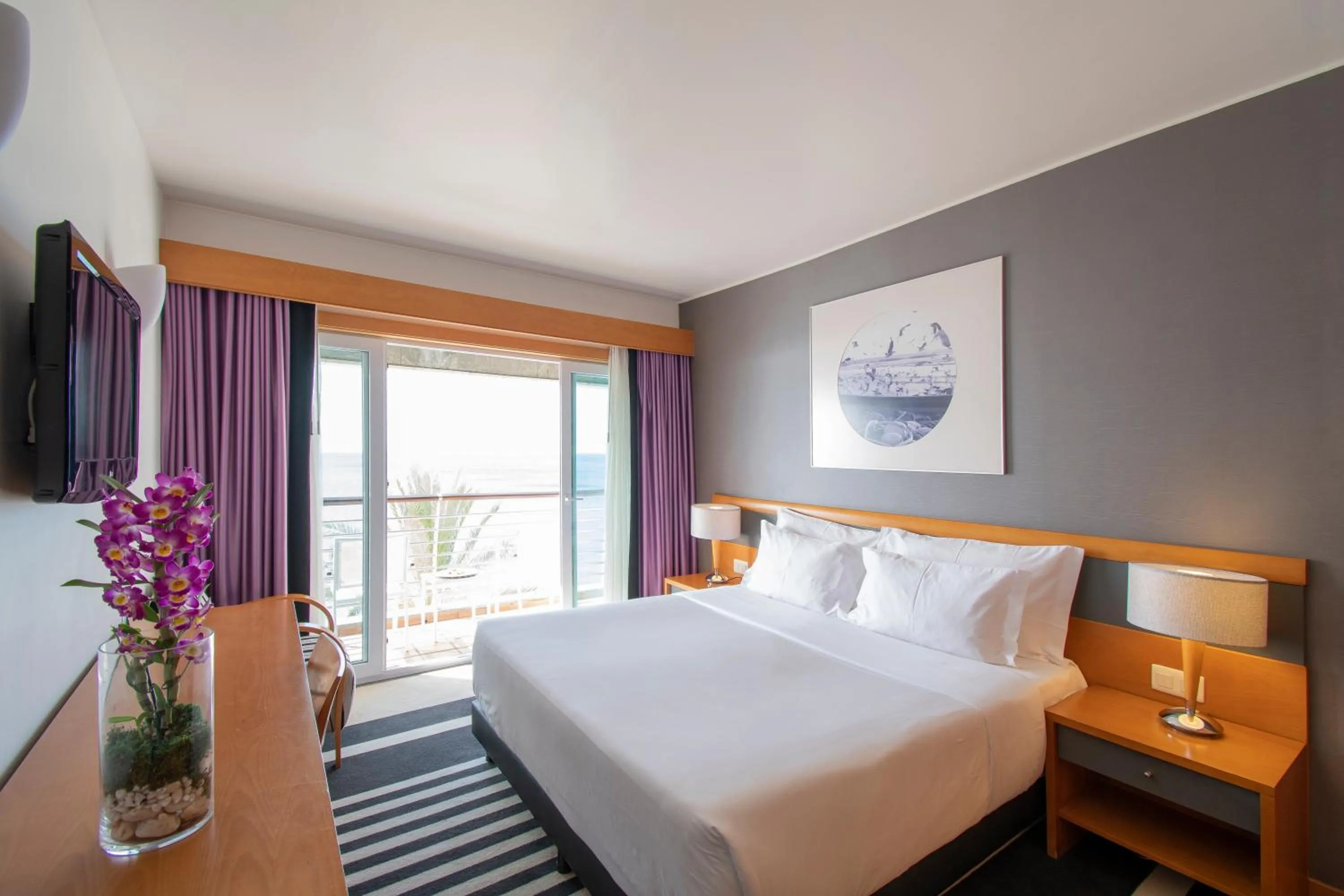 Bedroom, Bed in SANA Sesimbra Hotel