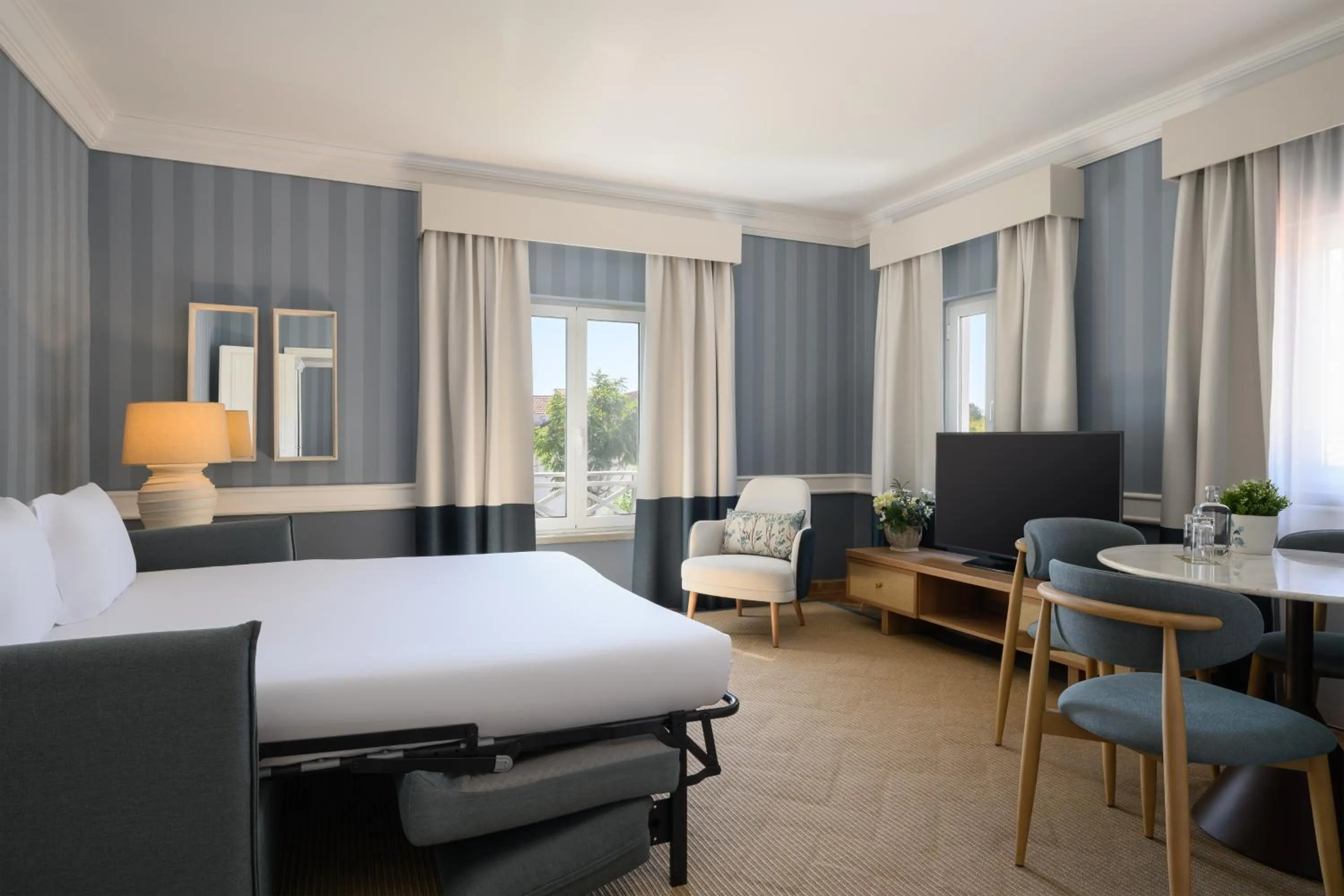 Bedroom, Bed in M'AR De AR Muralhas