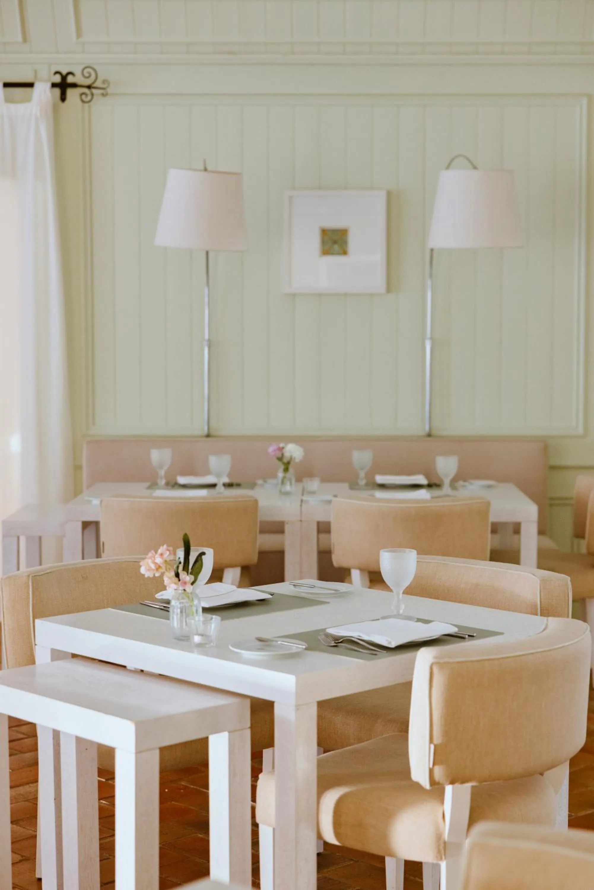 Restaurant/places to eat in M'AR De AR Muralhas