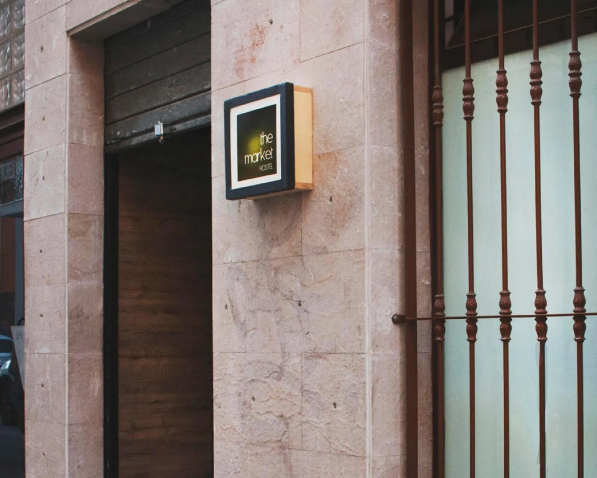 Facade/entrance in The Market Hostel
