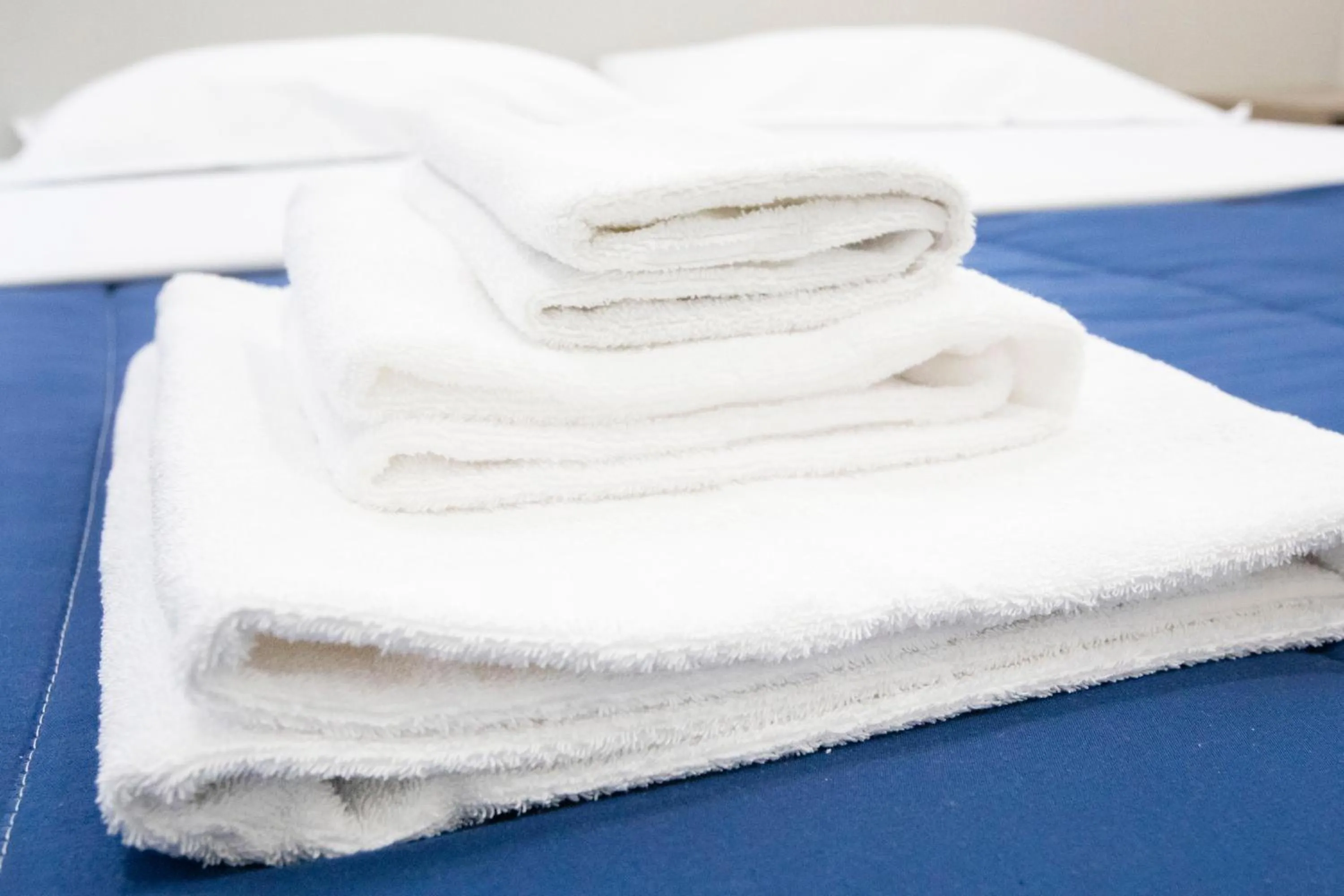 towels, Bed in Hall inn B&B in Naples