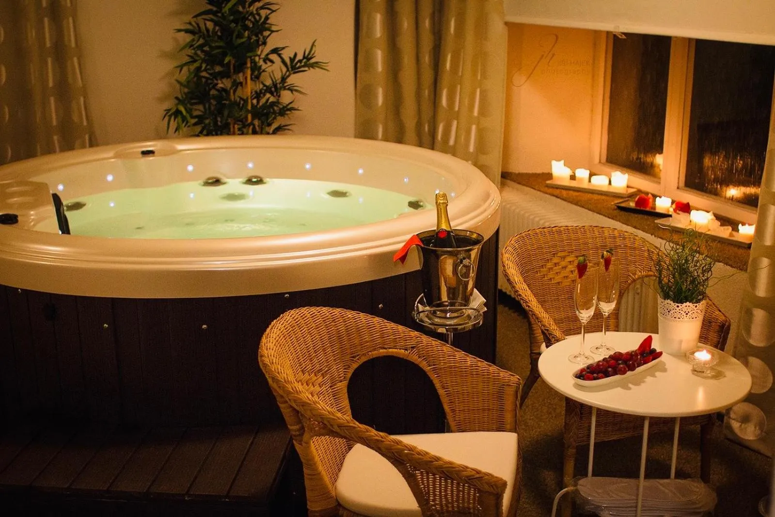 Hot Tub in Hotel Ermi