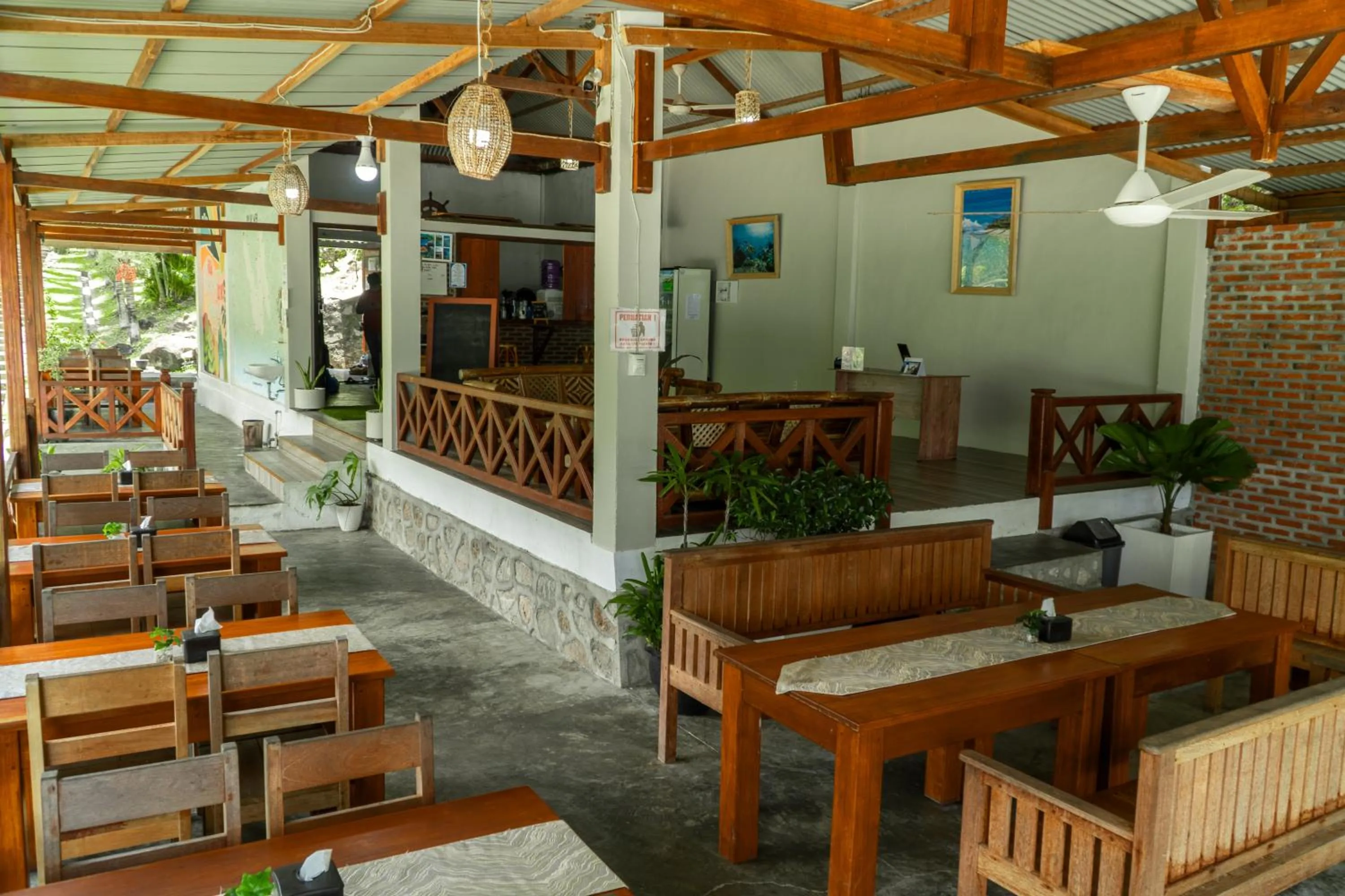 Restaurant/places to eat in The Hawk's Nest Resort