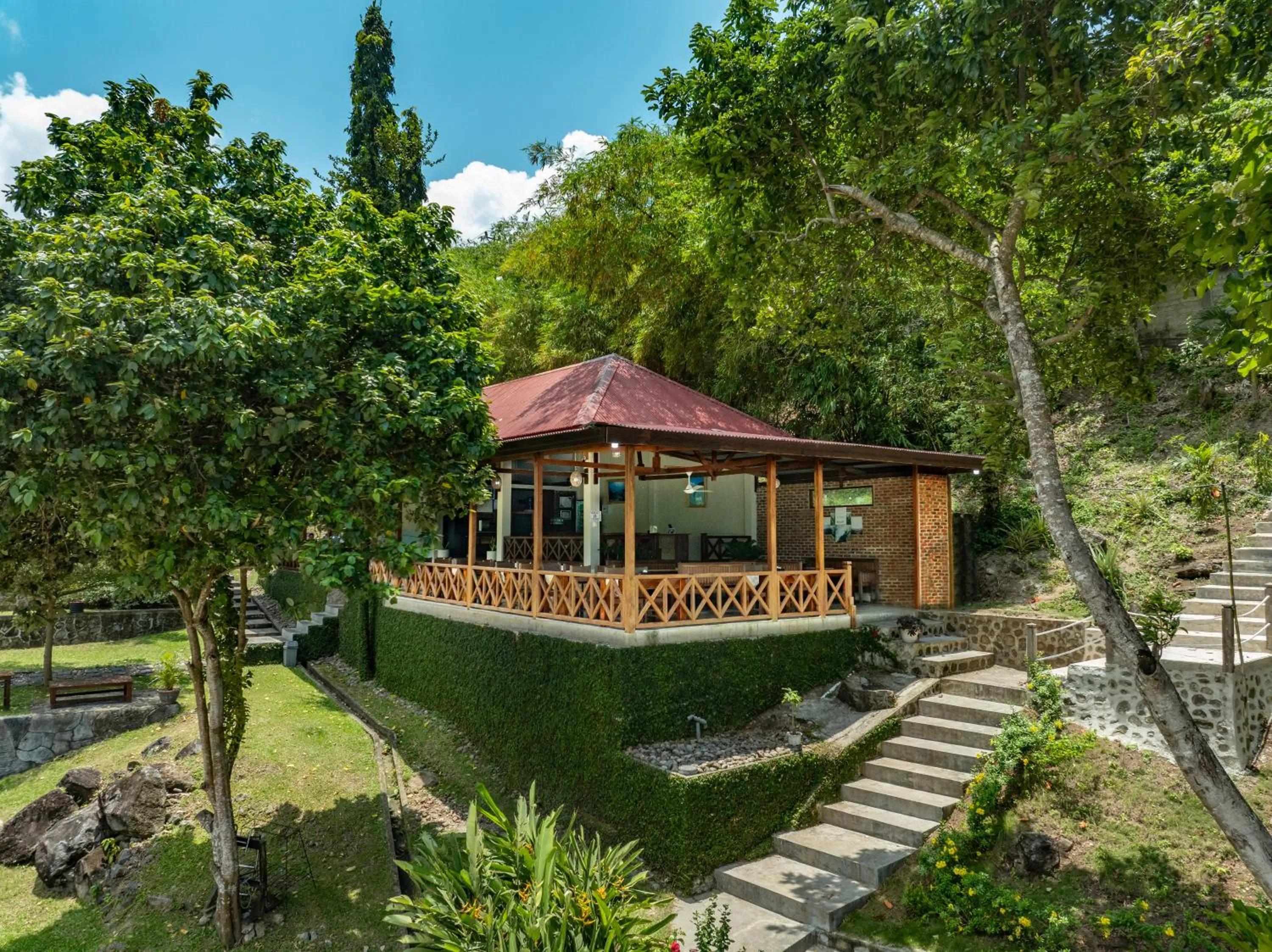 Restaurant/places to eat in The Hawk's Nest Resort