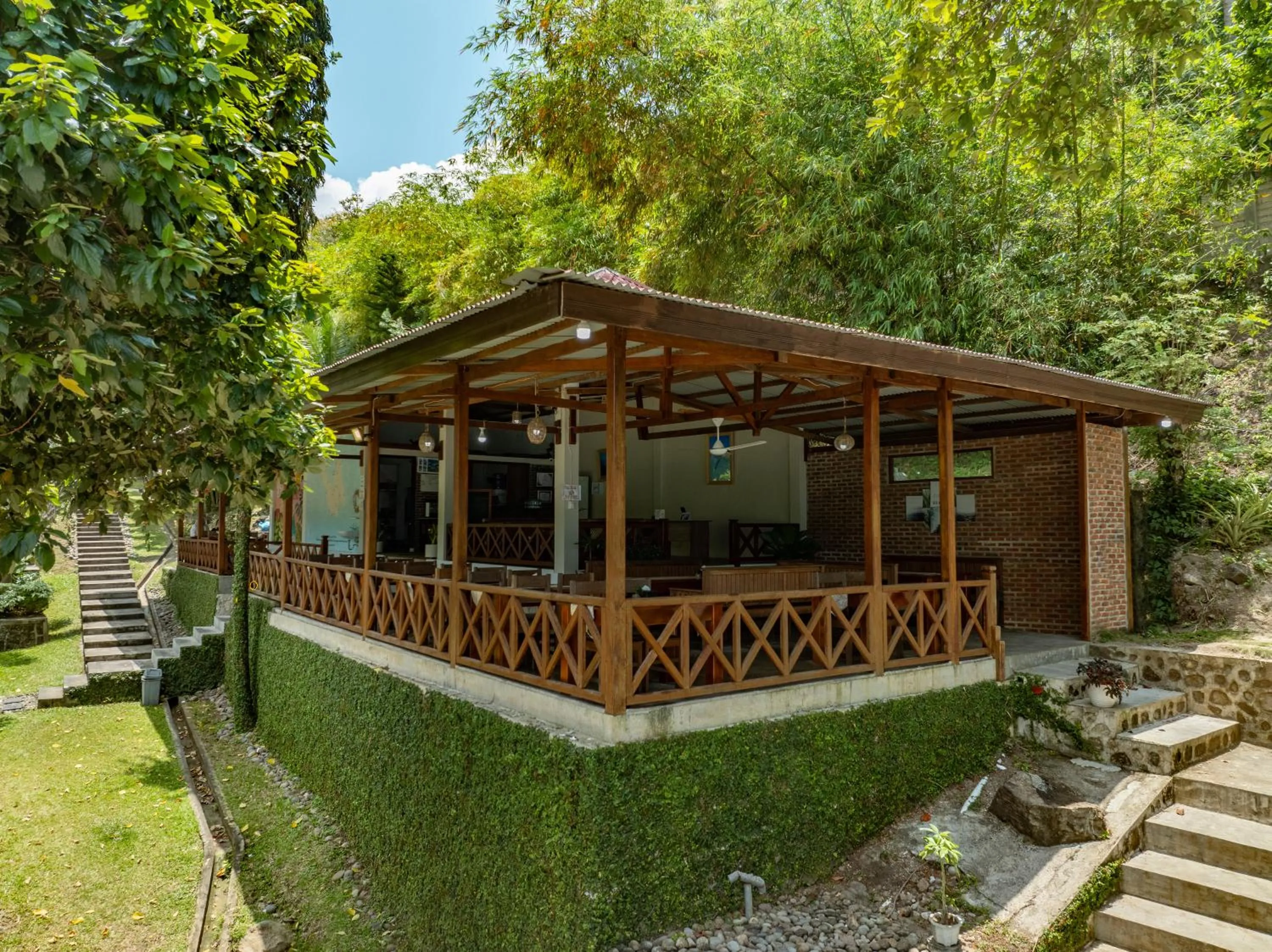 Restaurant/places to eat in The Hawk's Nest Resort