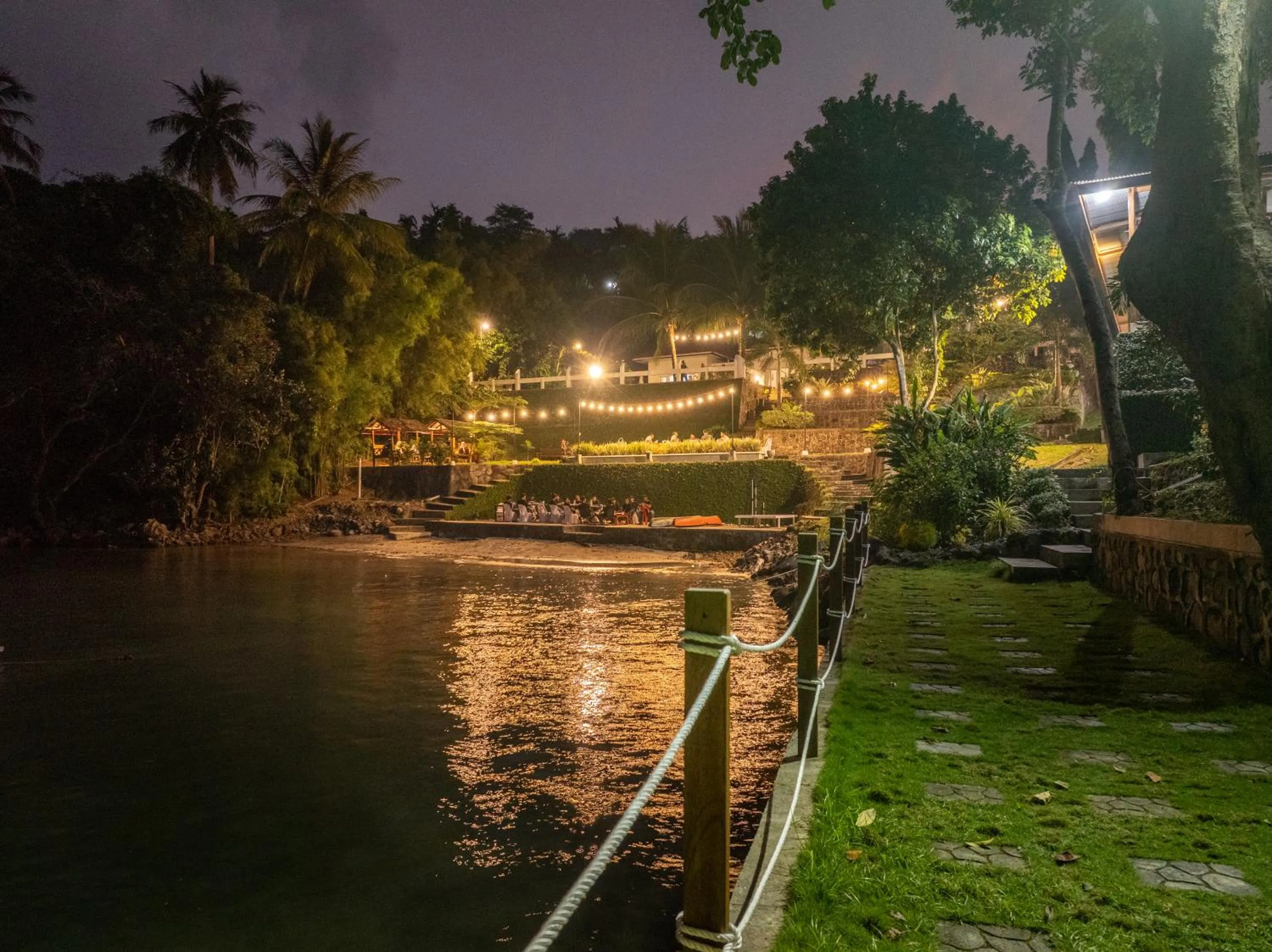 Night in The Hawk's Nest Resort