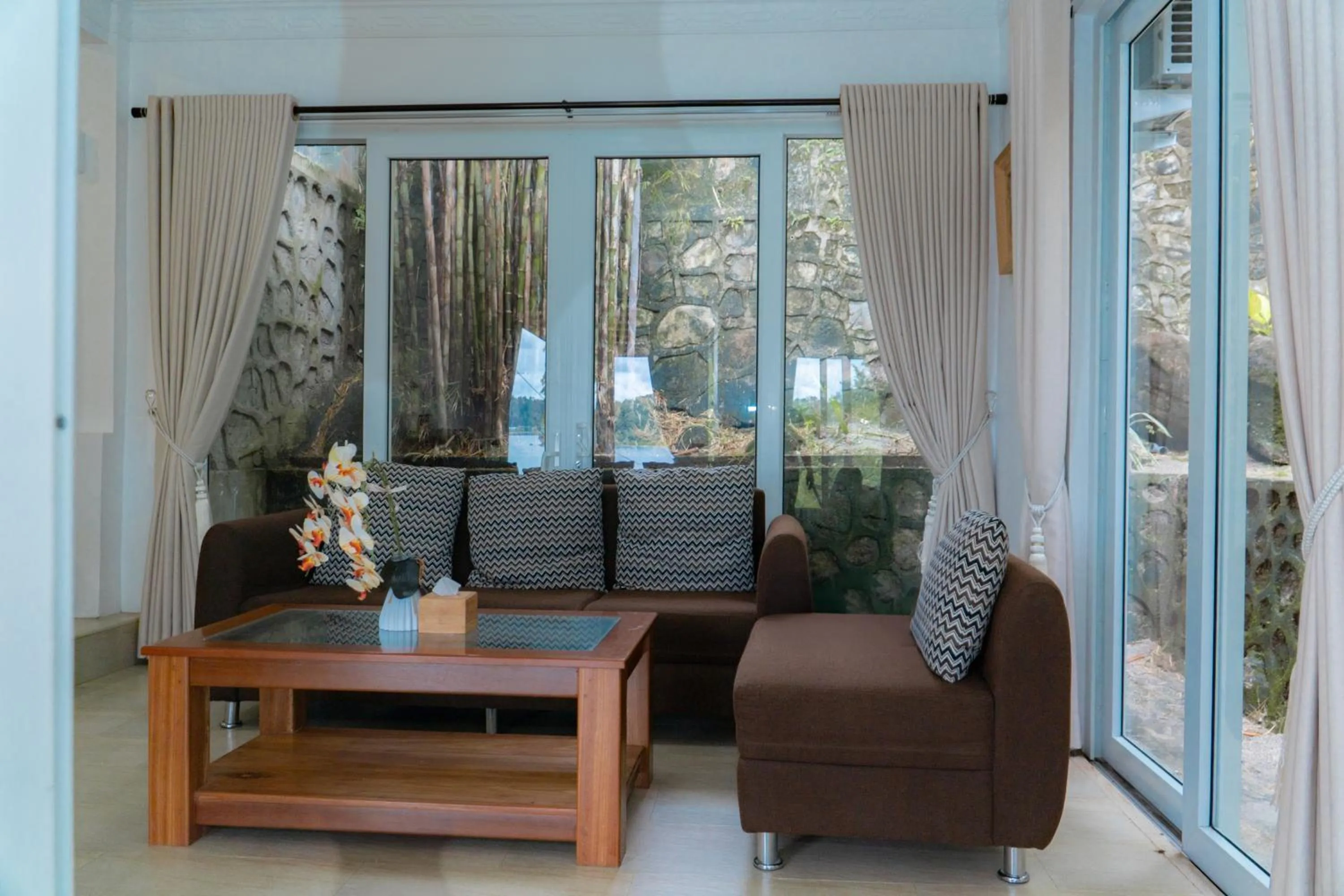 Living room in The Hawk's Nest Resort