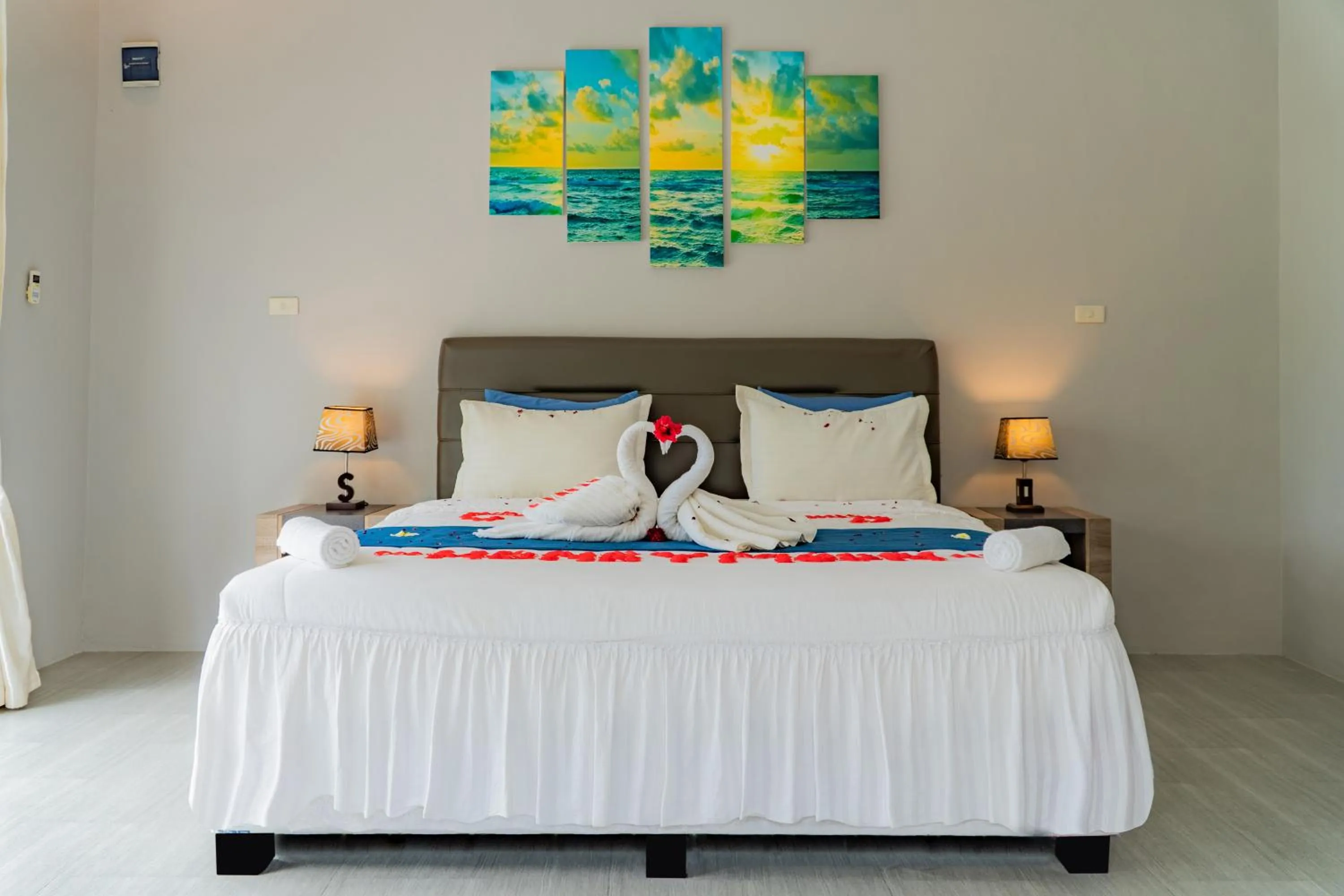 Bed in The Hawk's Nest Resort