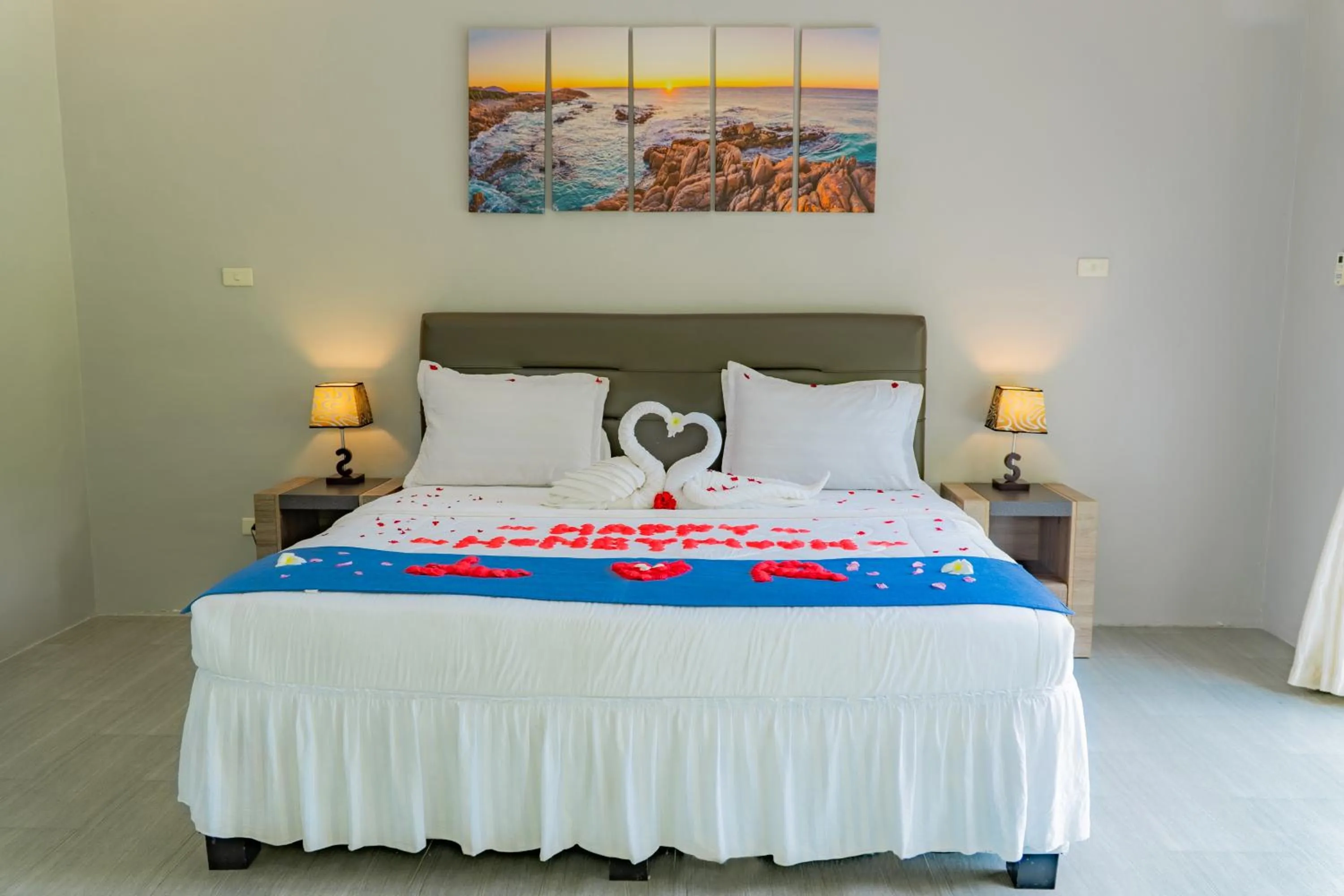 Bed in The Hawk's Nest Resort