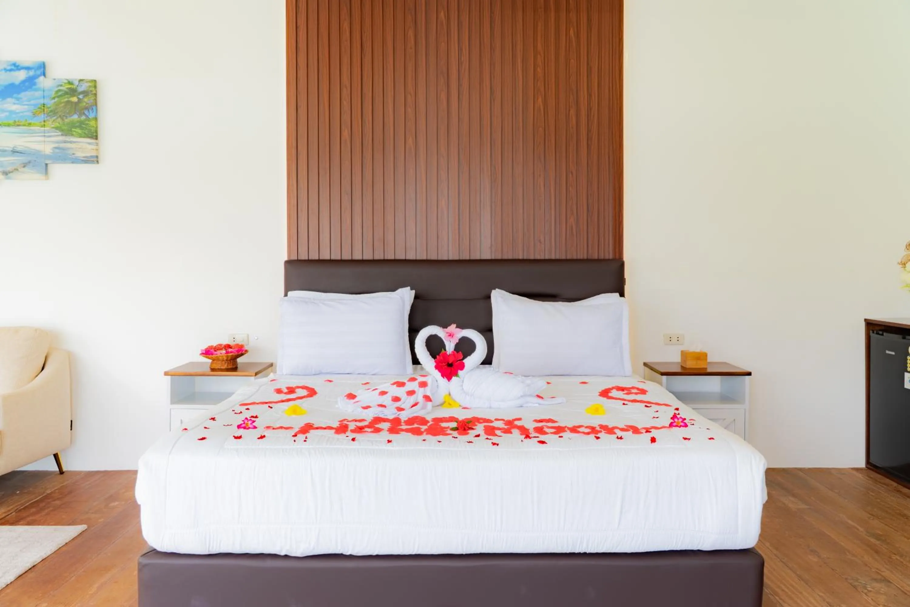 Bedroom, Bed in The Hawk's Nest Resort