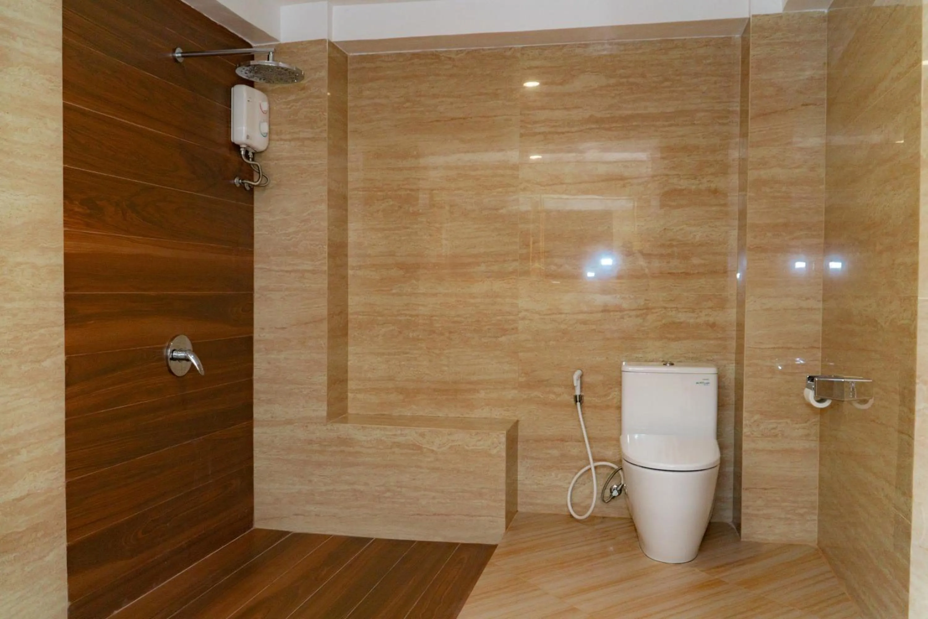 Shower in The Hawk's Nest Resort