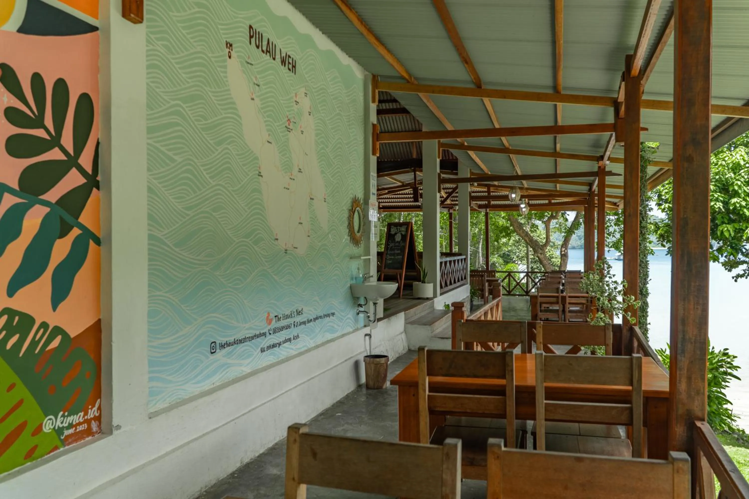 Restaurant/places to eat in The Hawk's Nest Resort