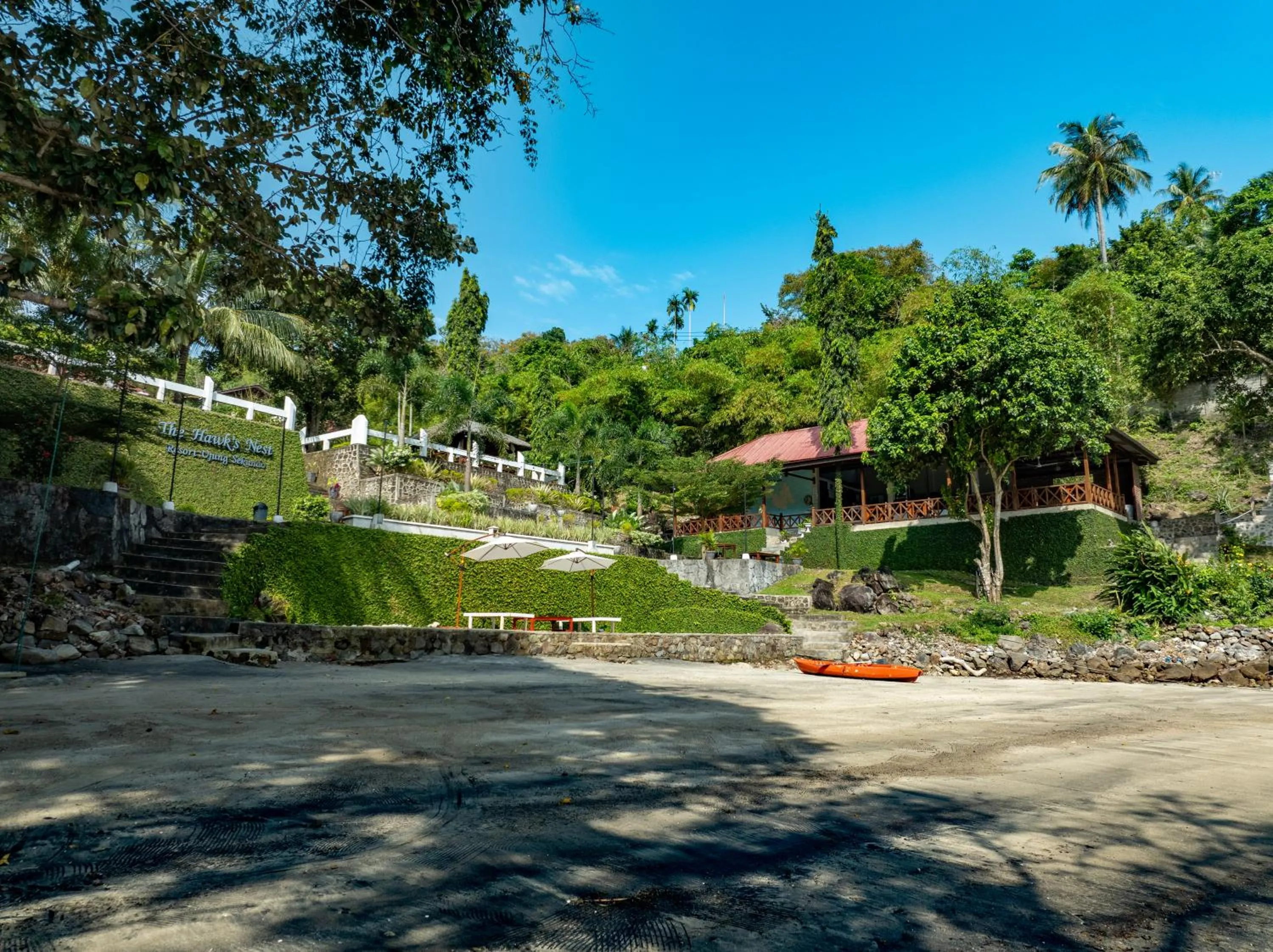 Day in The Hawk's Nest Resort