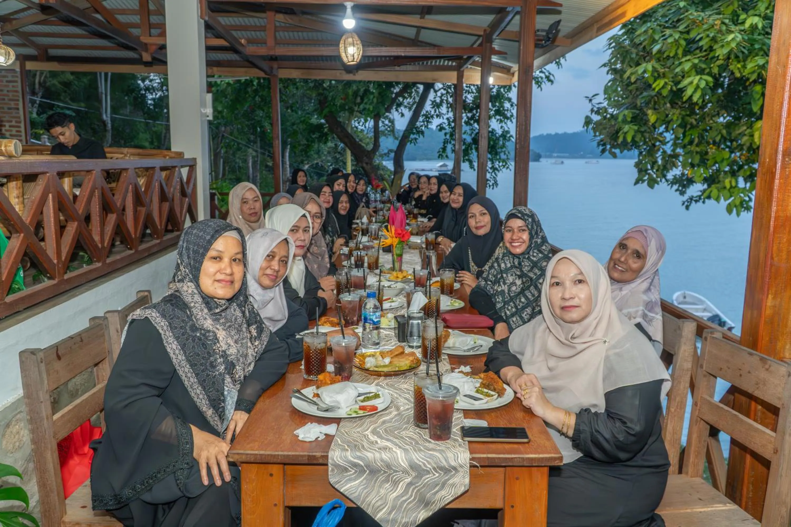 Restaurant/places to eat in The Hawk's Nest Resort