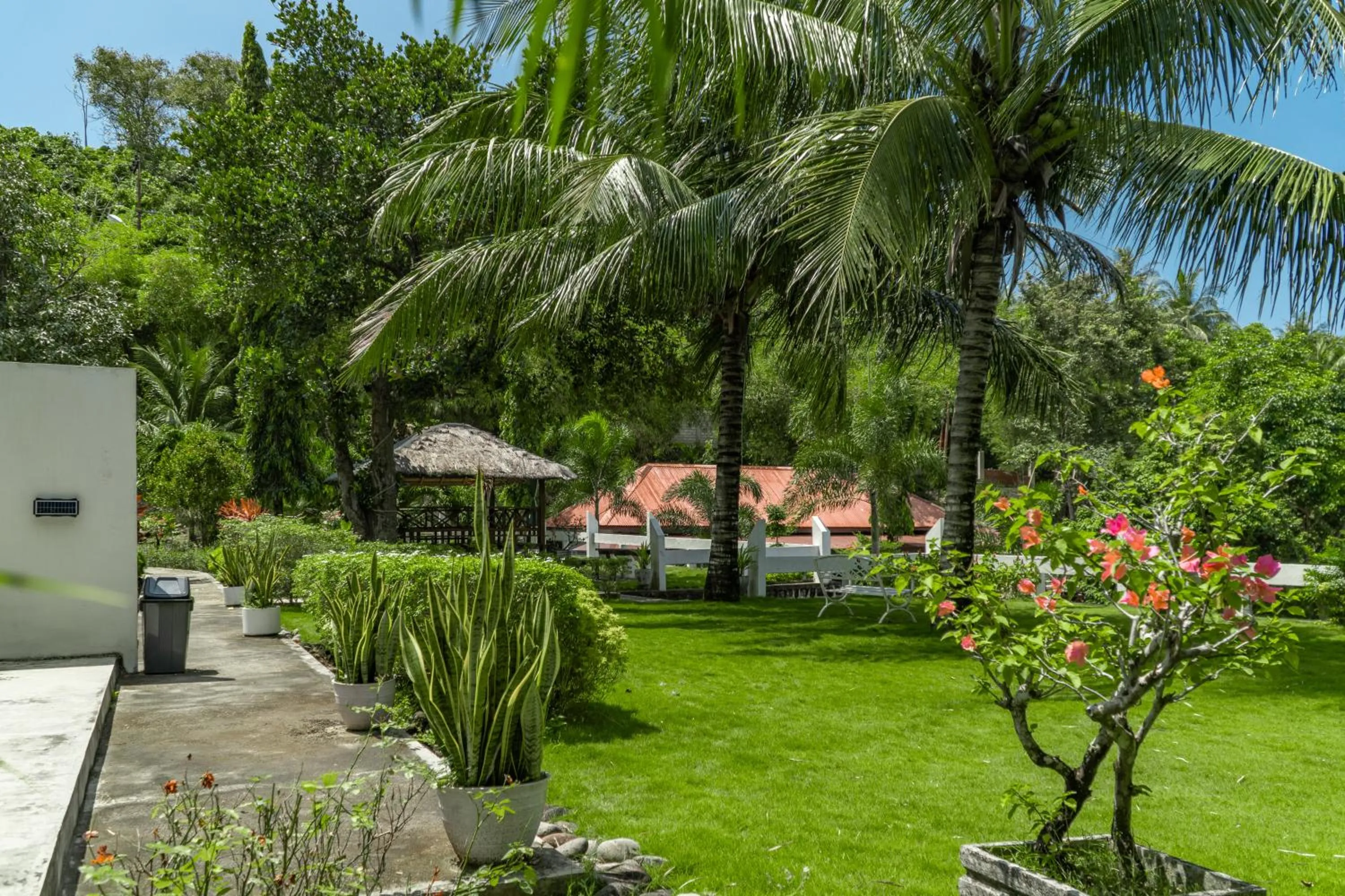 Garden view in The Hawk's Nest Resort