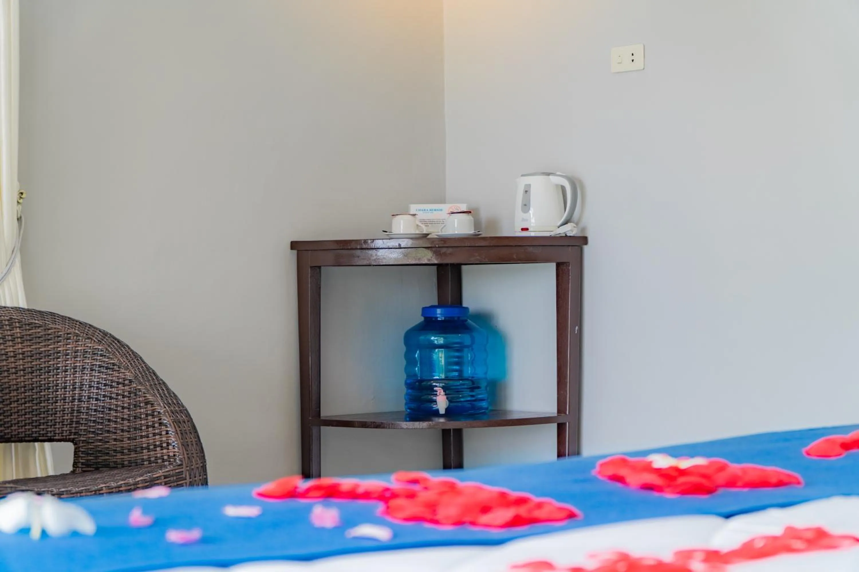 Coffee/tea facilities, Bed in The Hawk's Nest Resort