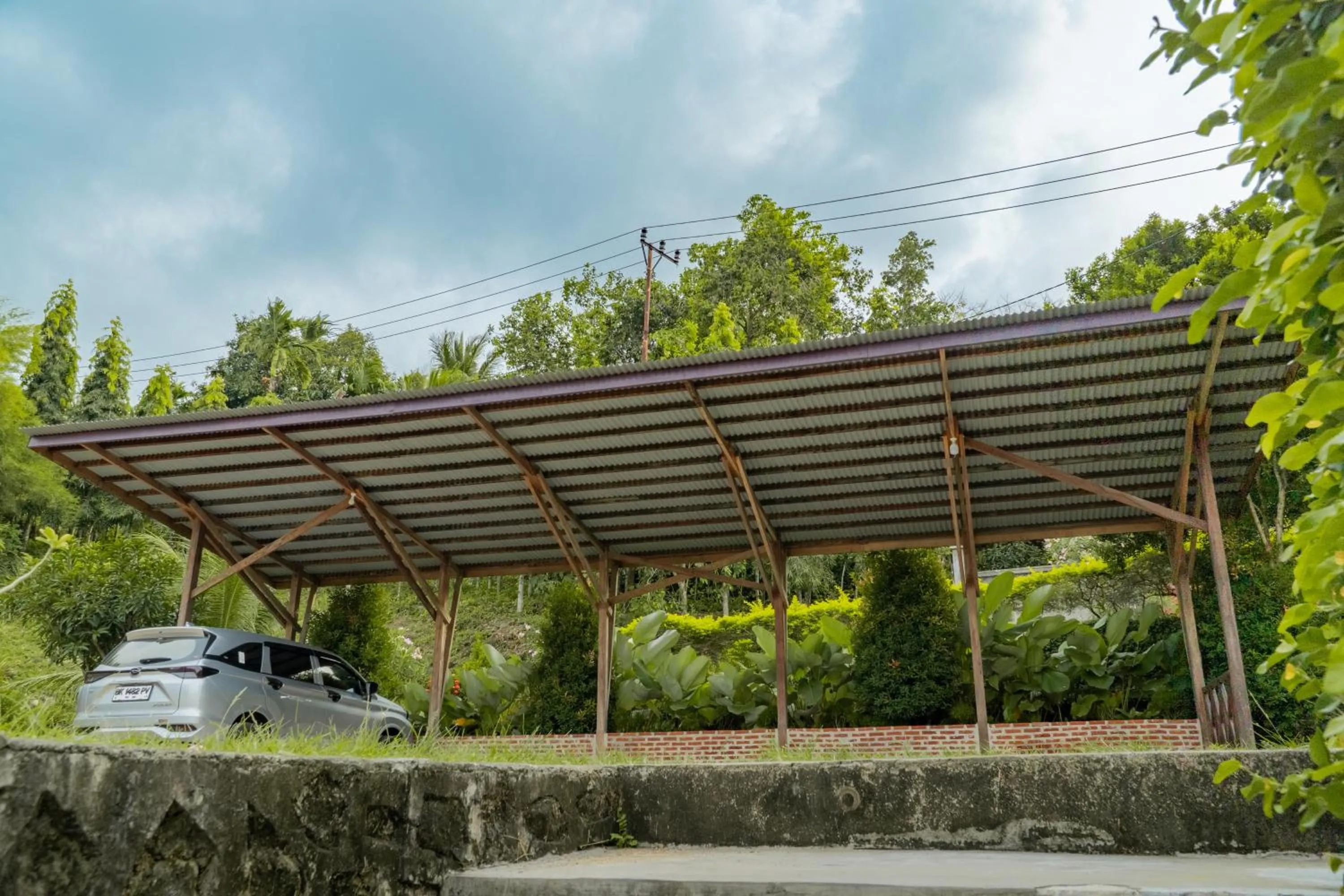 Parking in The Hawk's Nest Resort