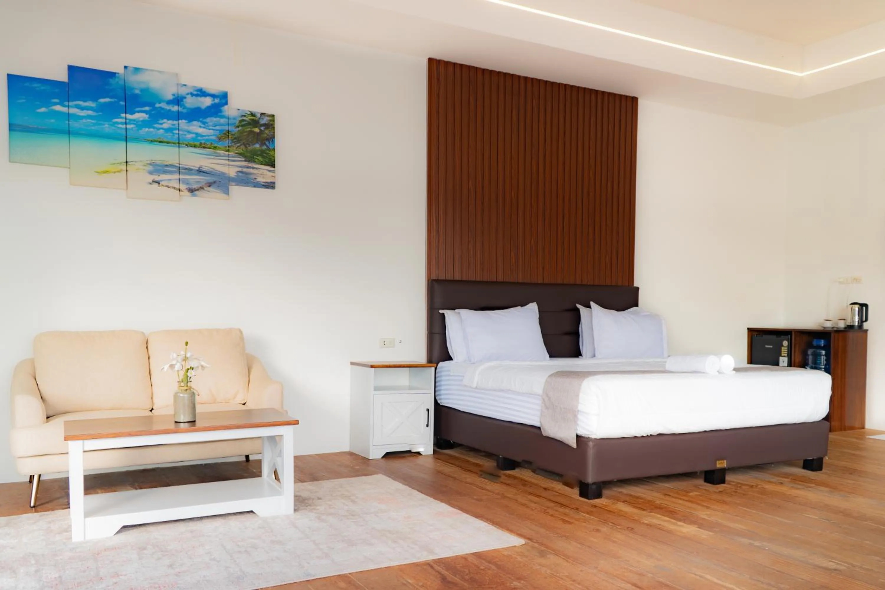 Bedroom, Bed in The Hawk's Nest Resort