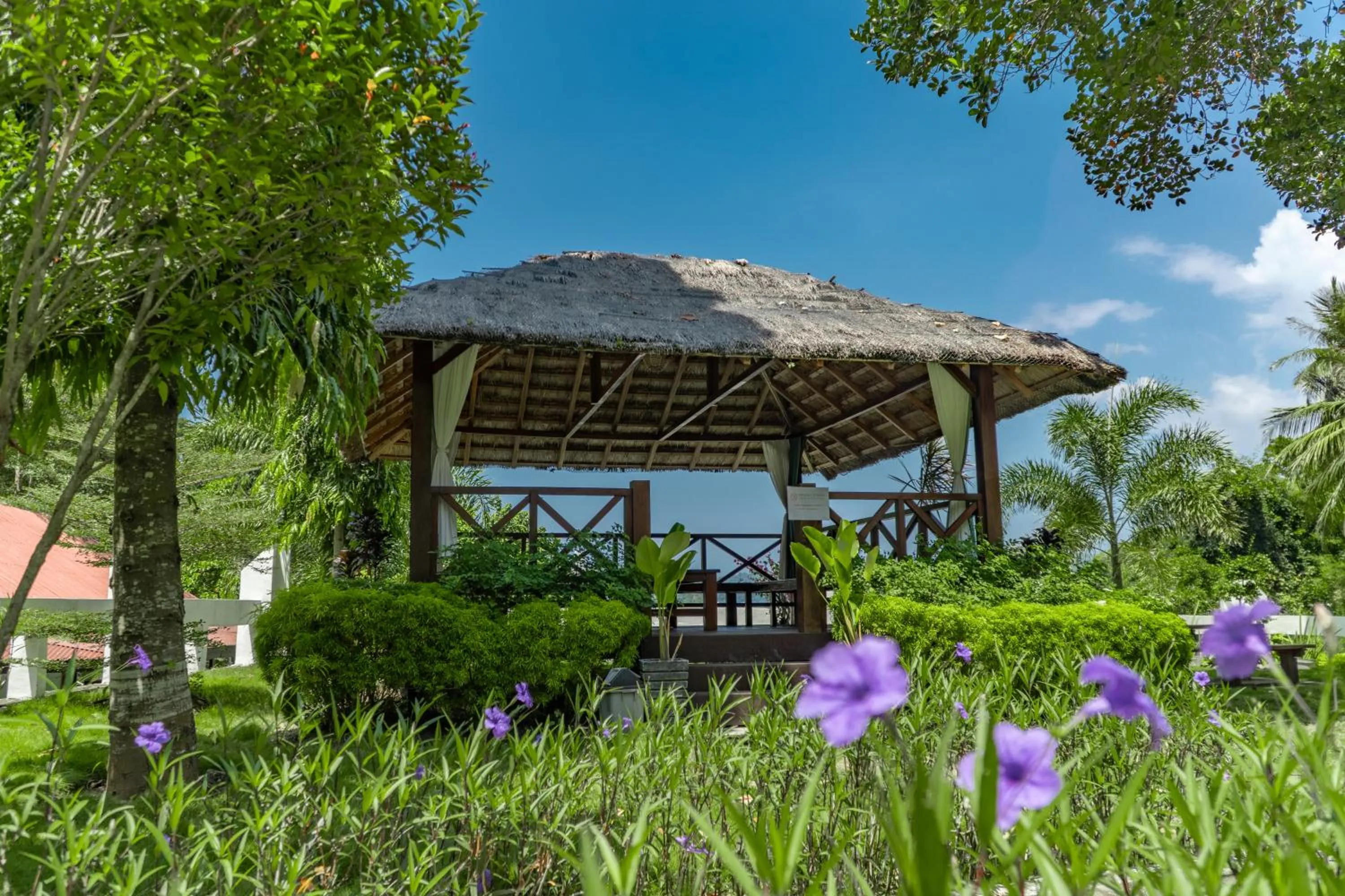 Restaurant/places to eat in The Hawk's Nest Resort