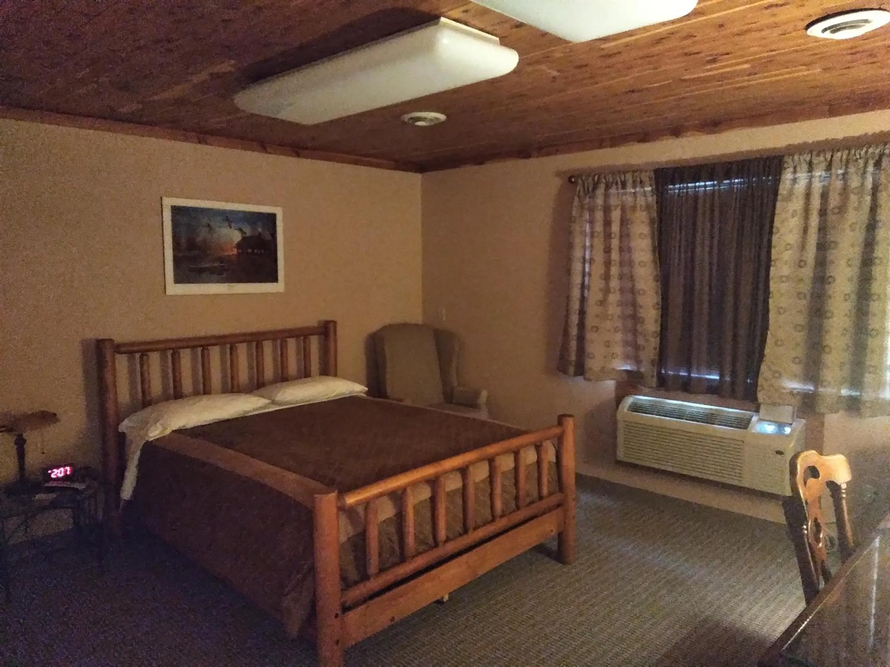 pet friendly, Bed in Comfort Zone Inn