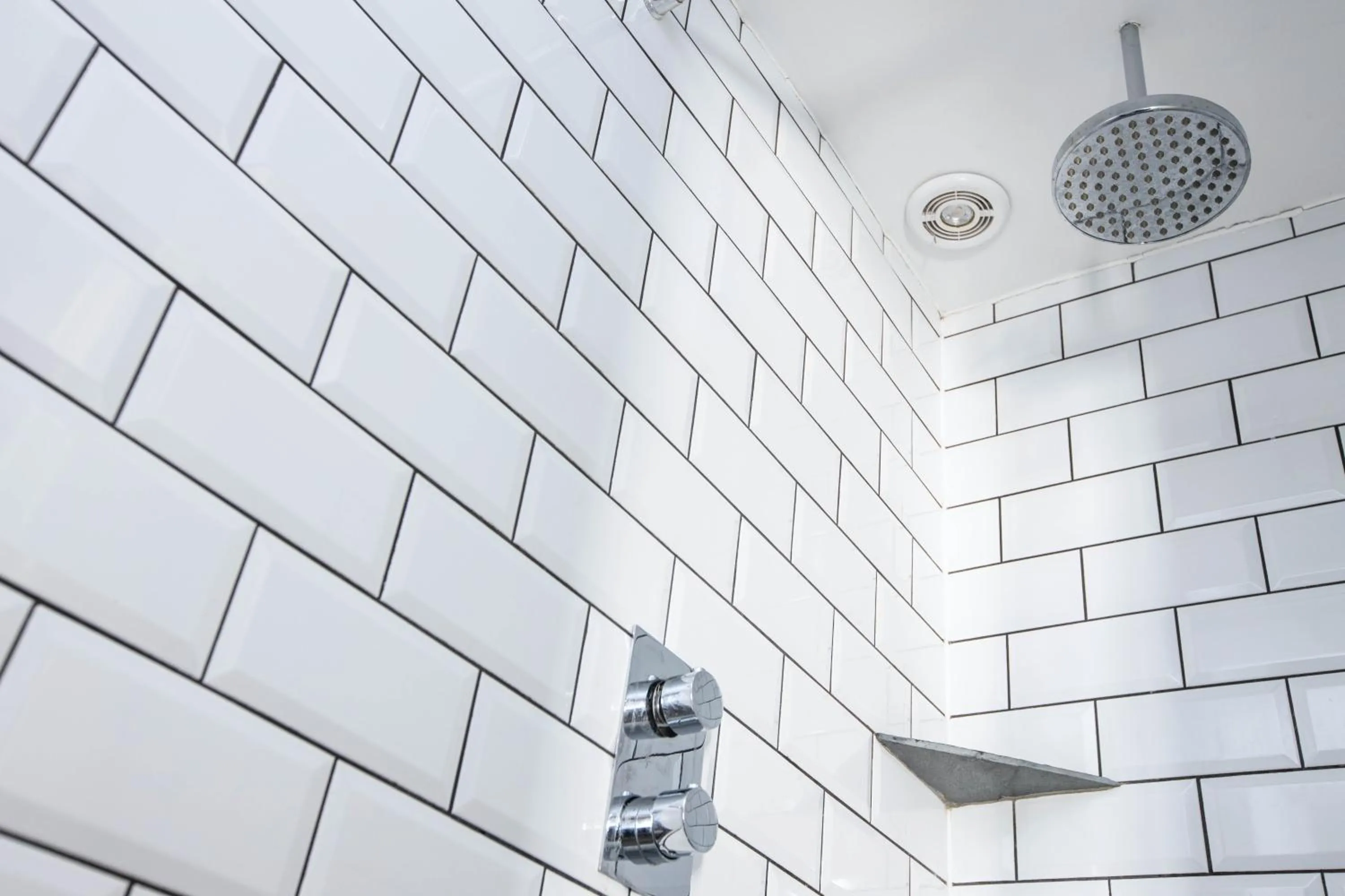 Shower in The Olde Malthouse Inn