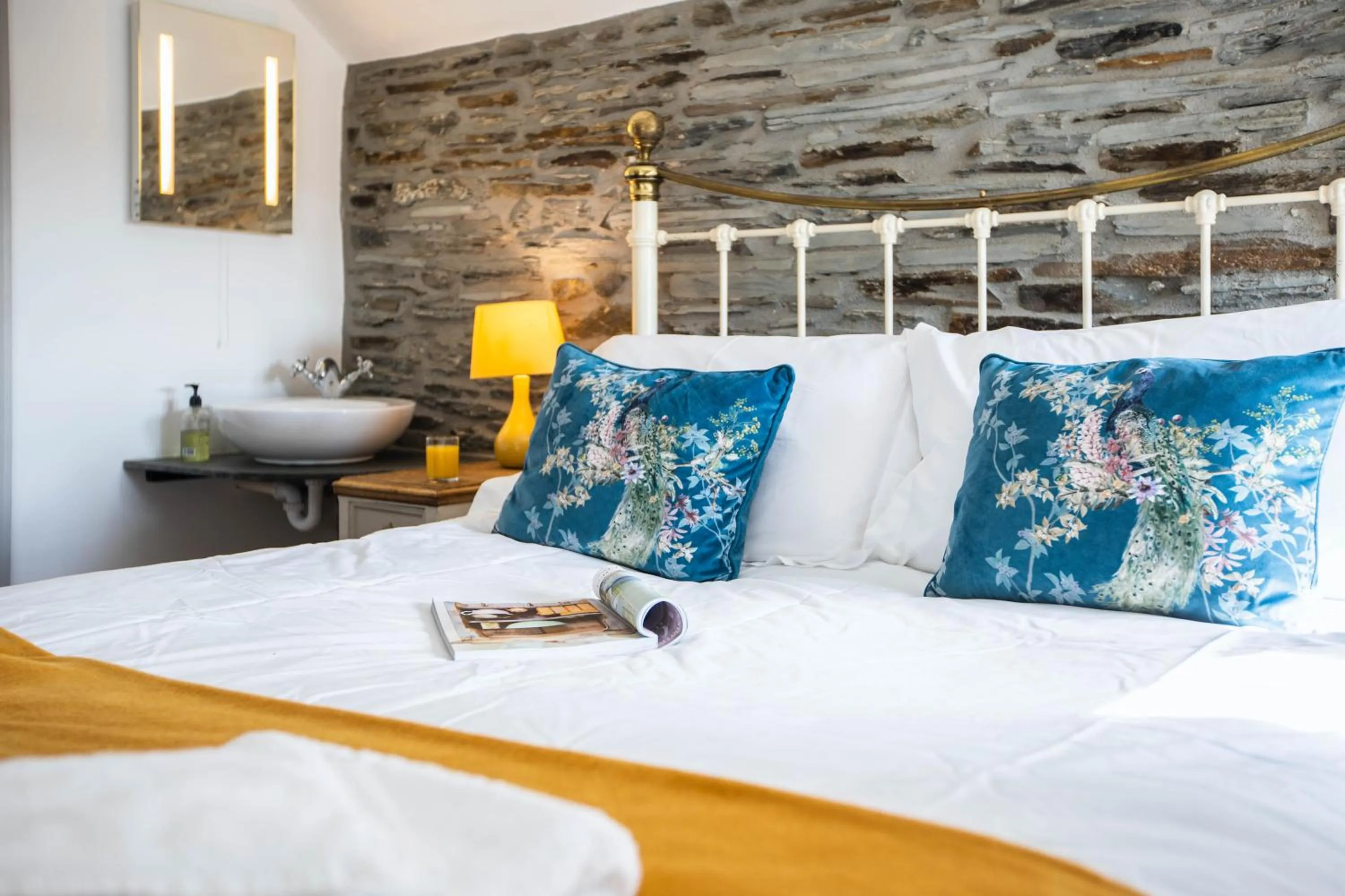 Bed in The Olde Malthouse Inn