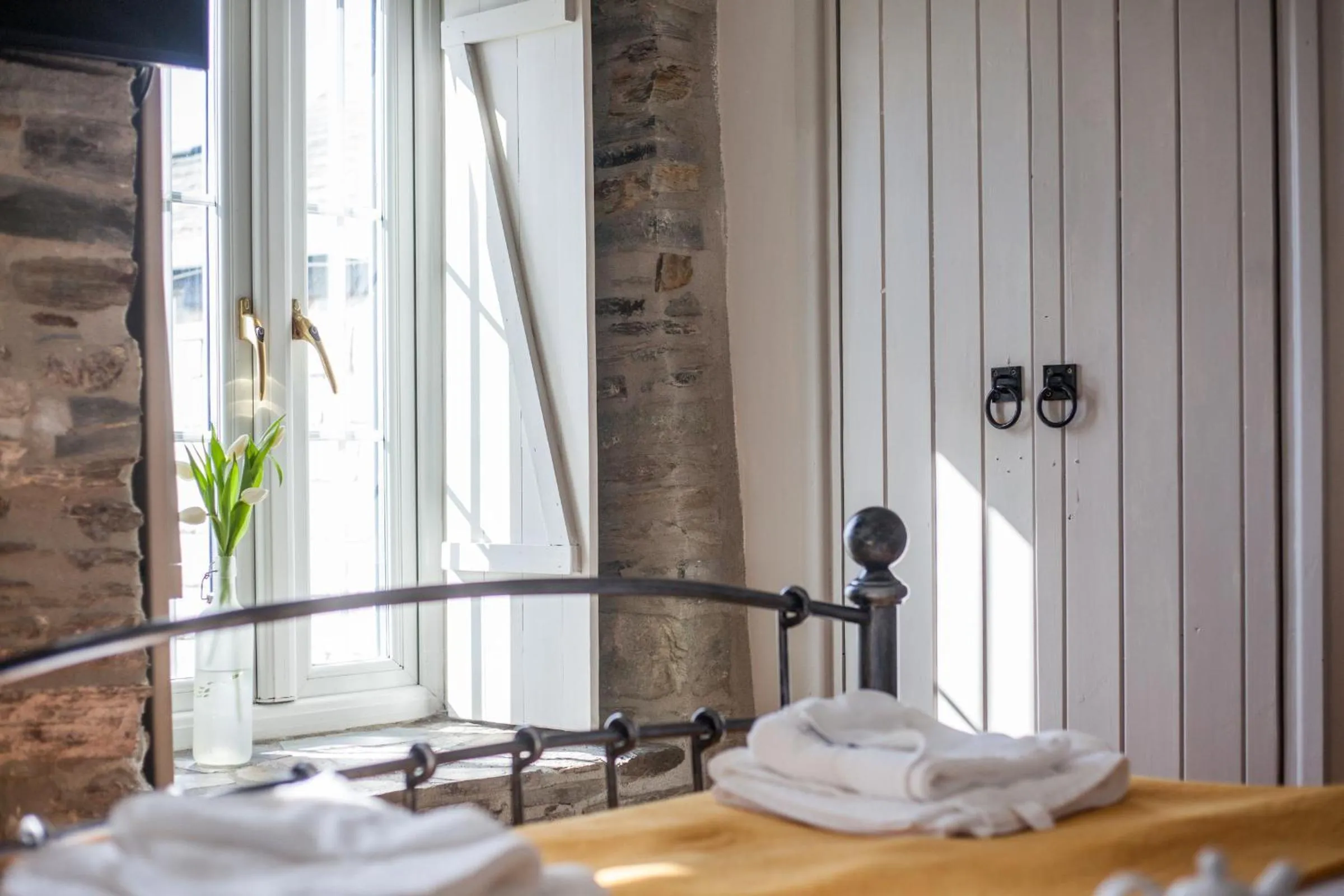 View (from property/room), Bed in The Olde Malthouse Inn