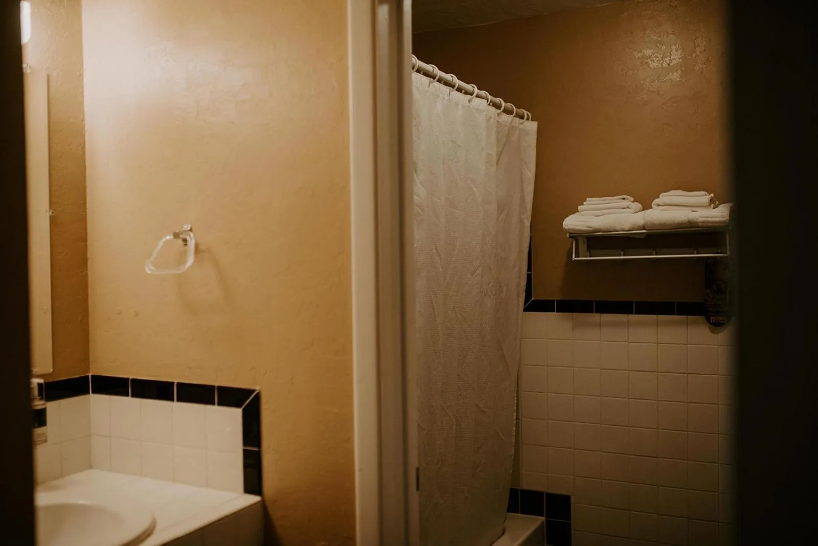 Bathroom in Sitzmark Chalet Inn