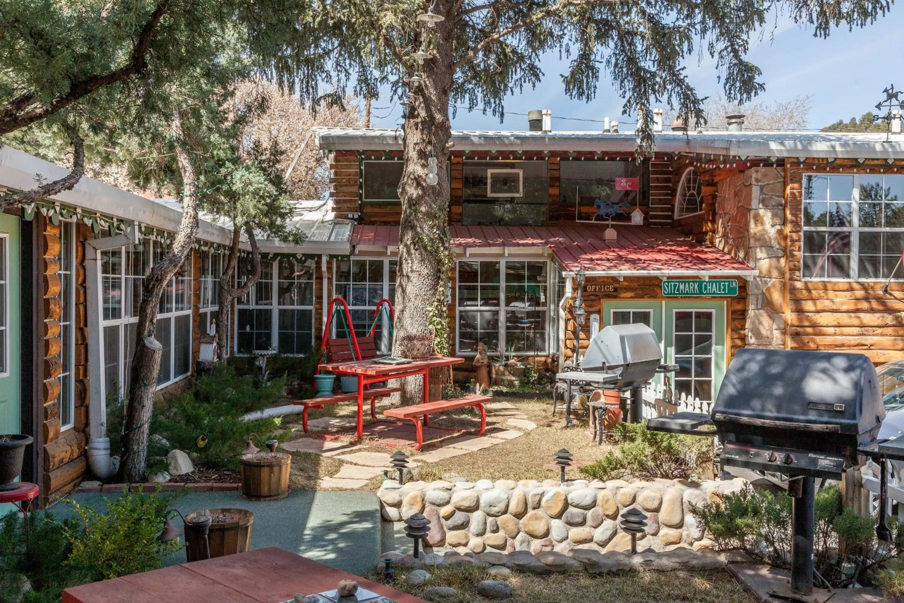BBQ facilities in Sitzmark Chalet Inn