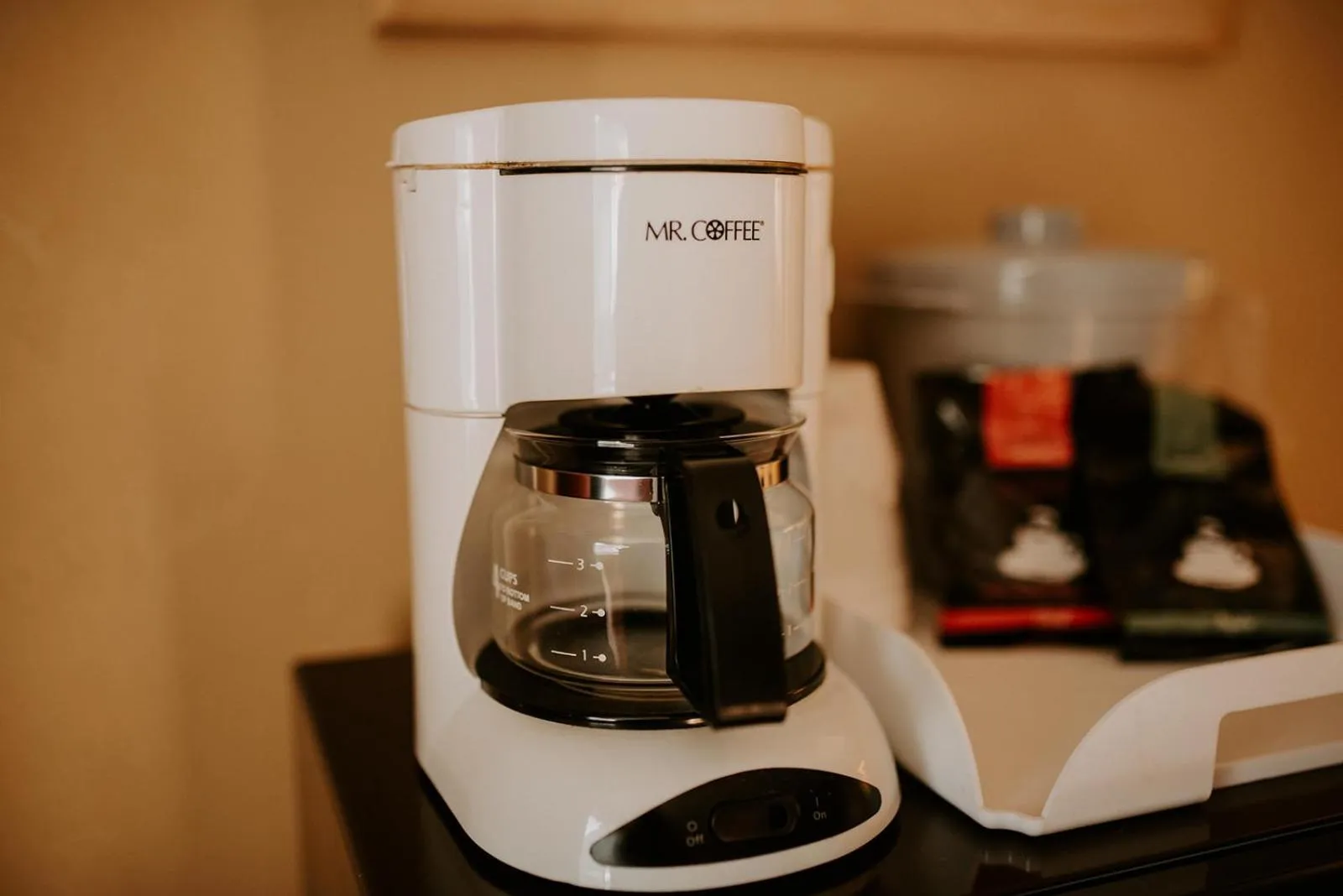 Coffee/tea facilities in Sitzmark Chalet Inn