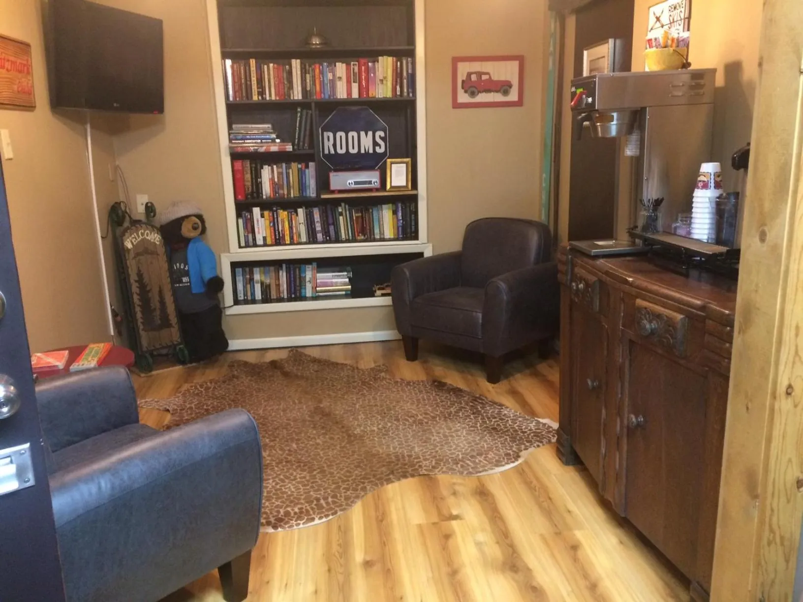 Library in Sitzmark Chalet Inn