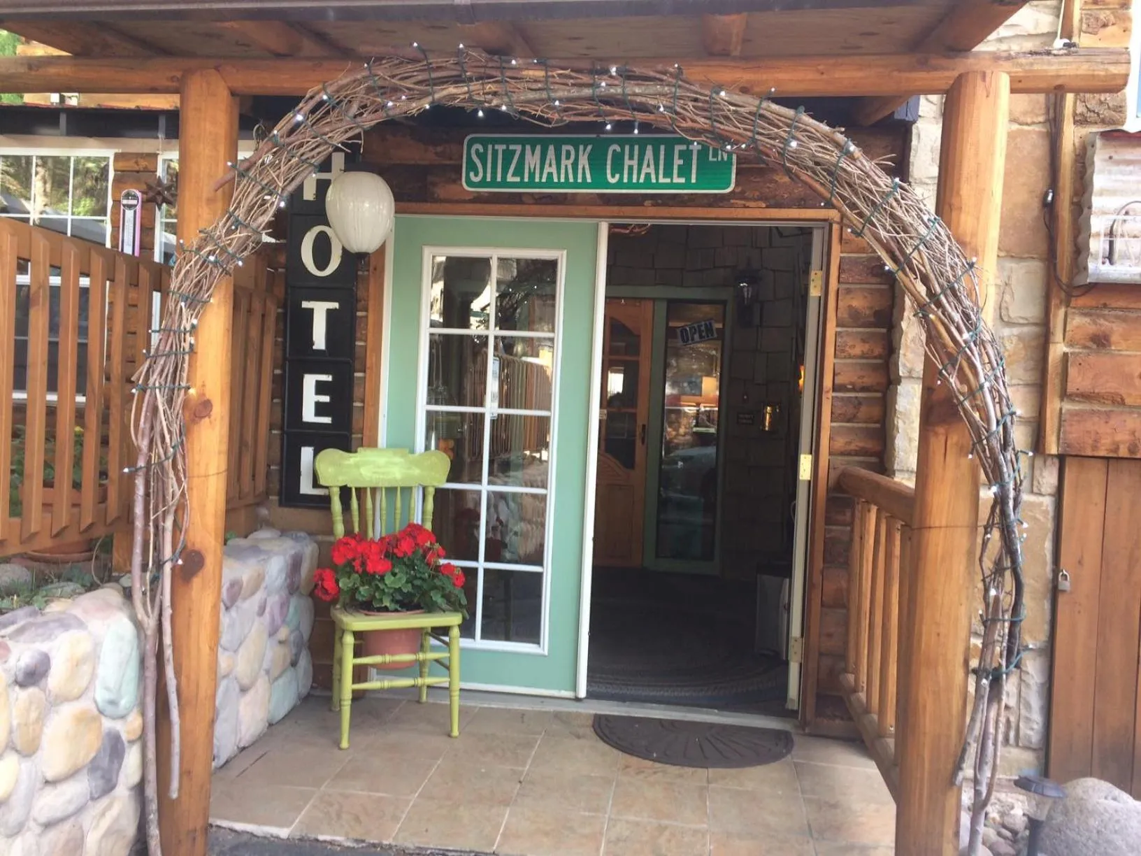 Facade/entrance in Sitzmark Chalet Inn