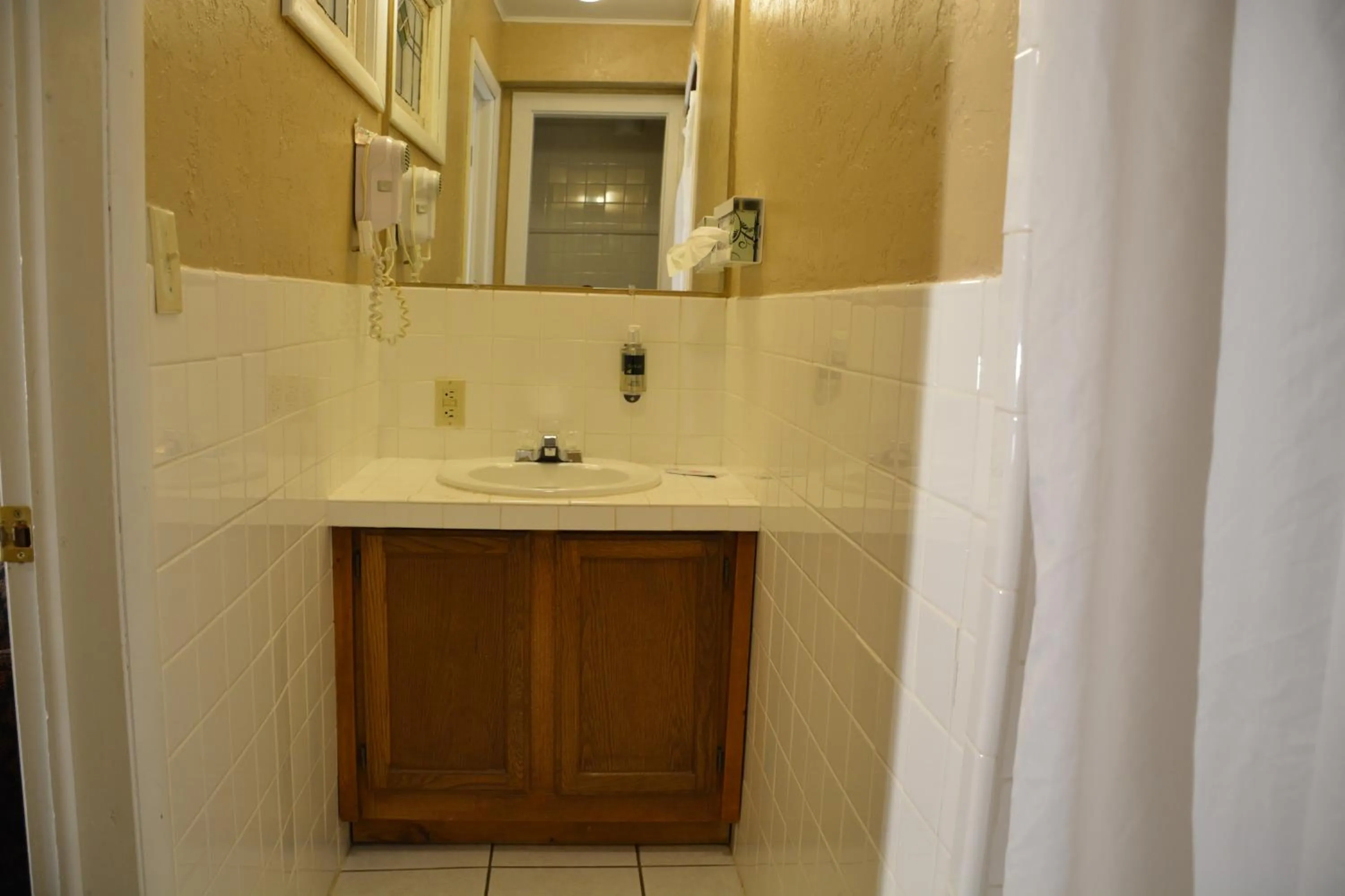 Bathroom in Sitzmark Chalet Inn