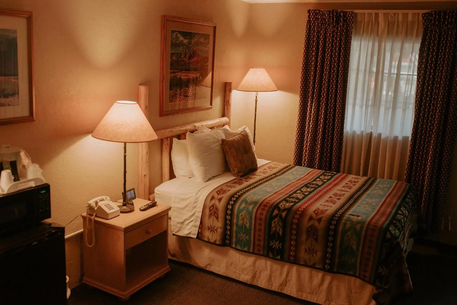 Photo of the whole room, Bed in Sitzmark Chalet Inn