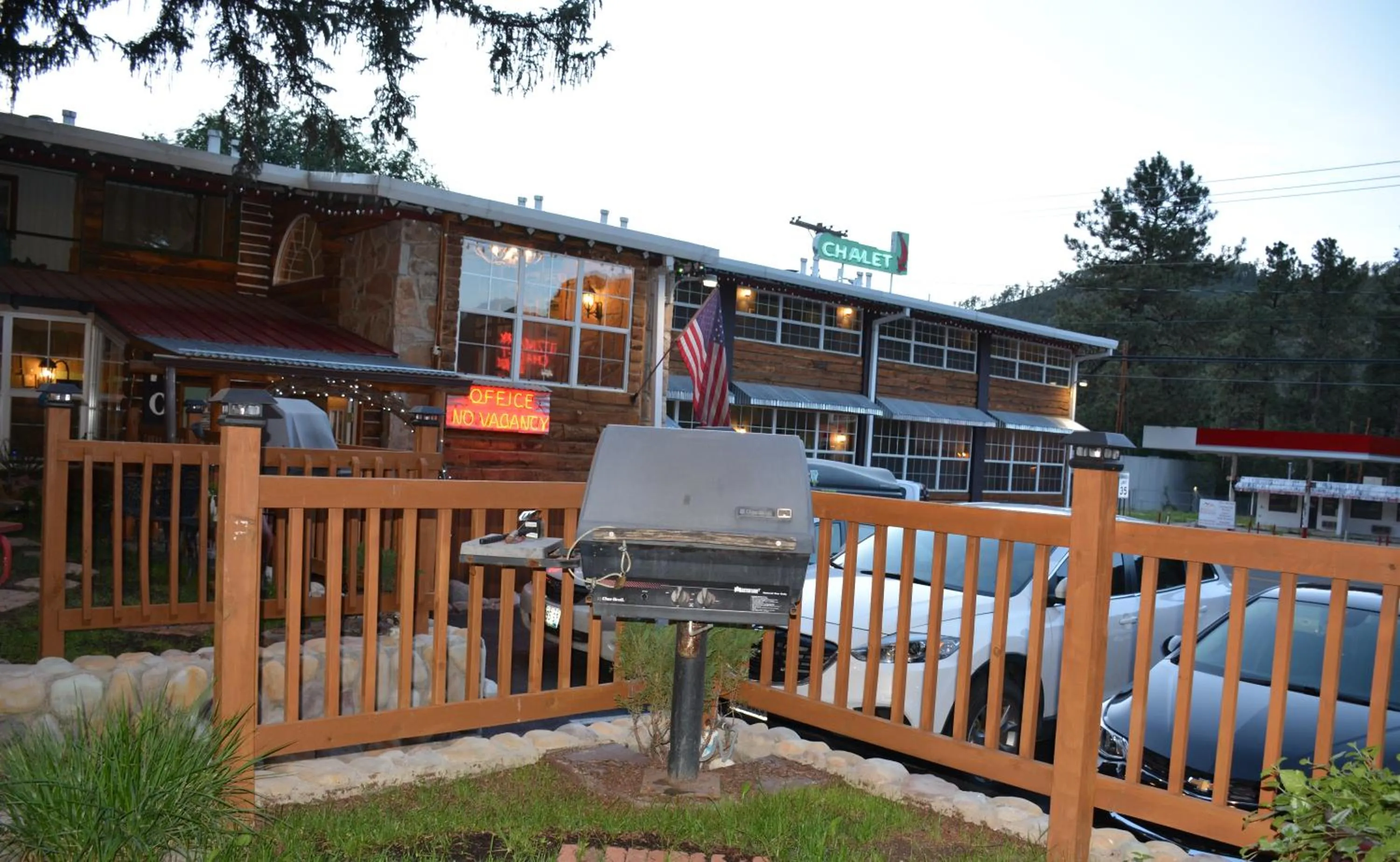 BBQ facilities in Sitzmark Chalet Inn
