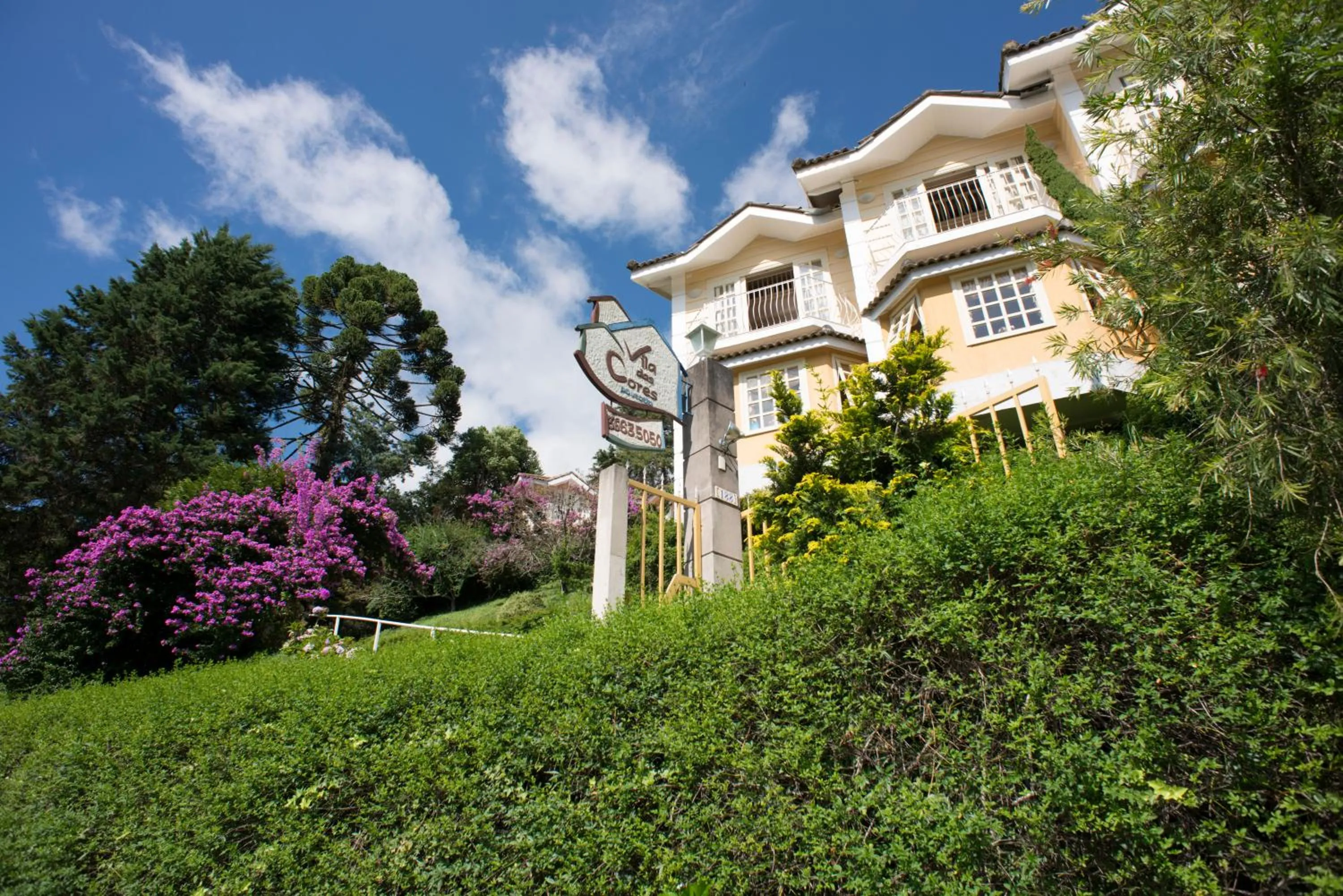 Facade/entrance in Pousada Vila das Cores