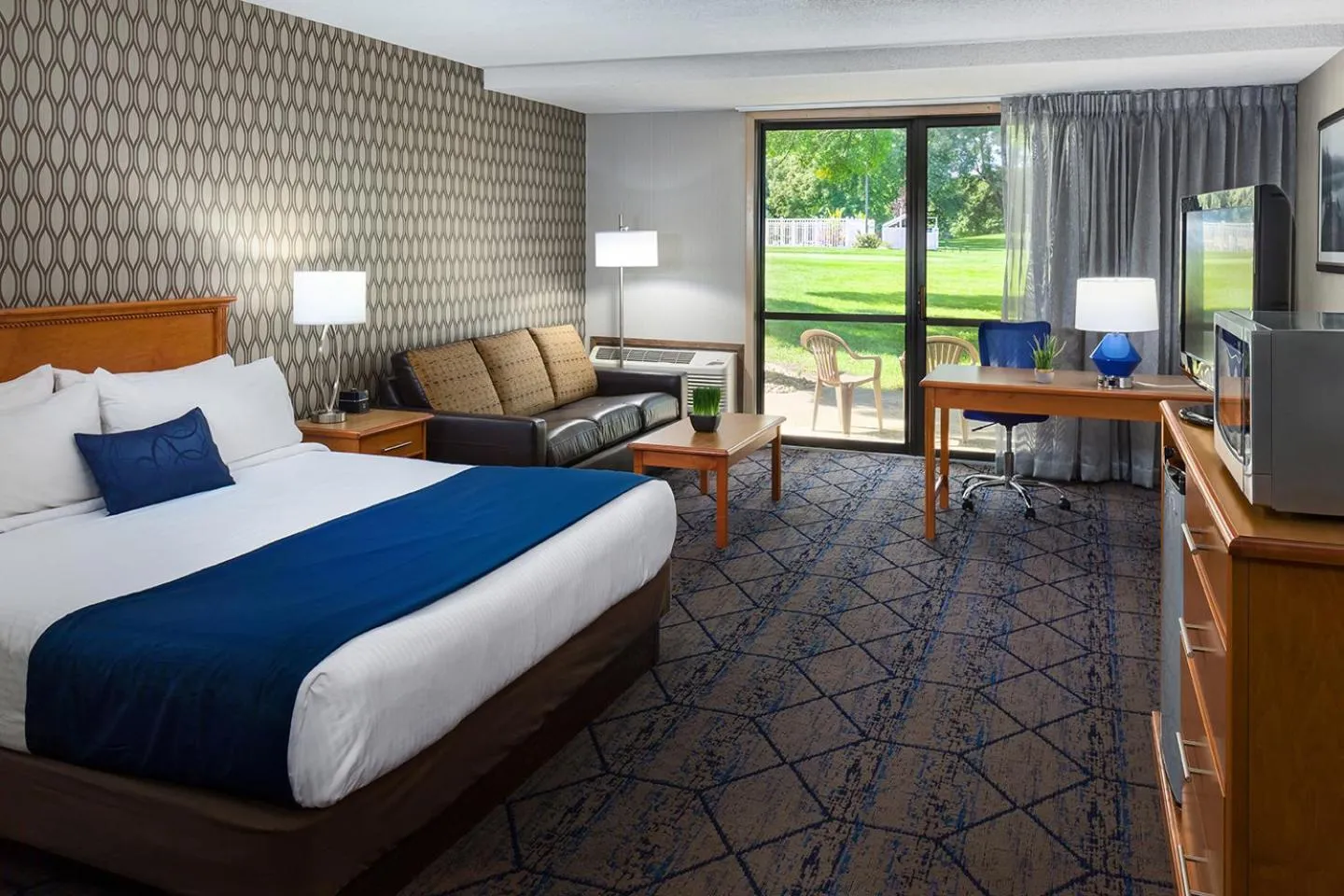 Photo of the whole room, Bed in Lake Okoboji Resort and Conference Center