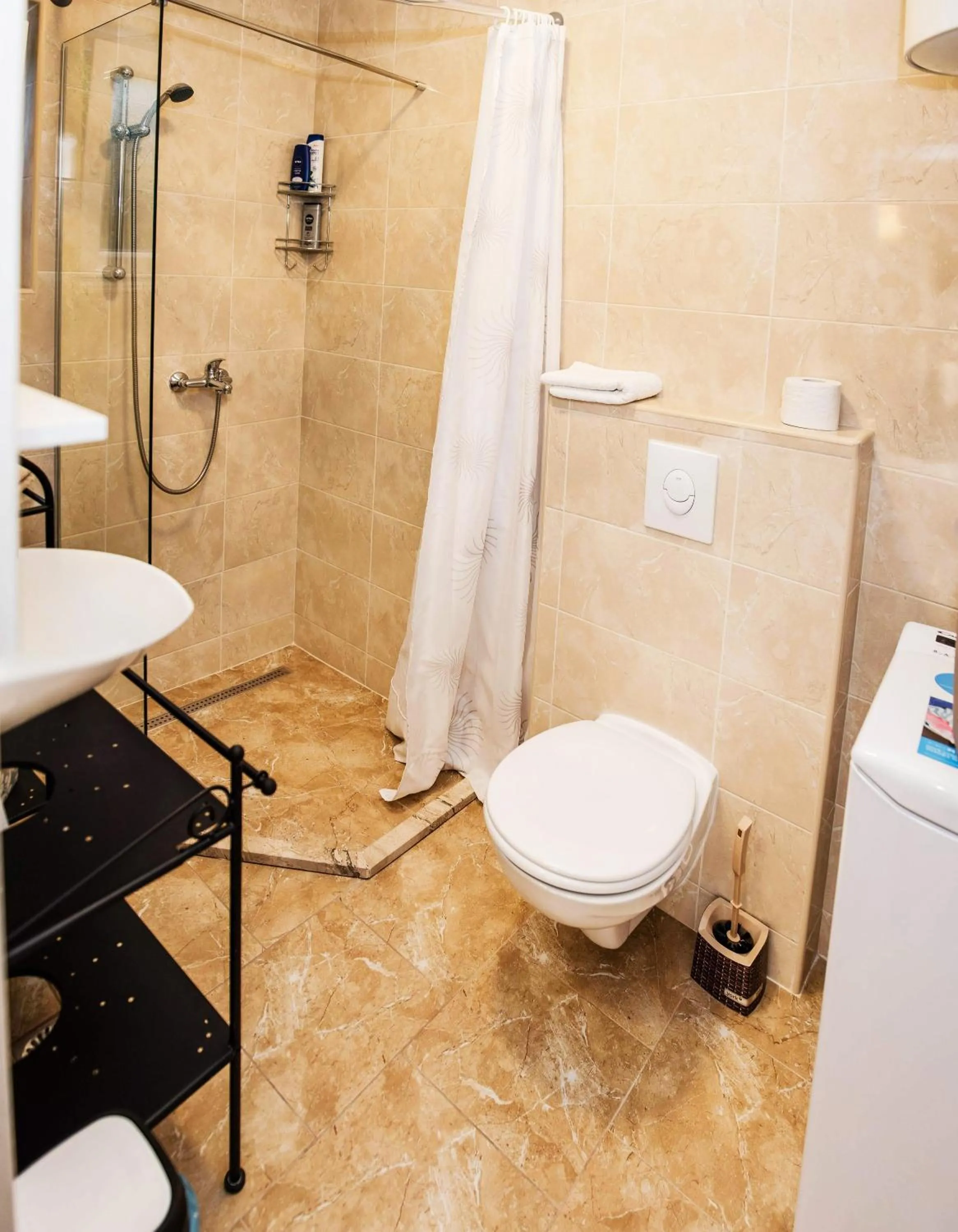 Shower in Apartment Sea&Sky