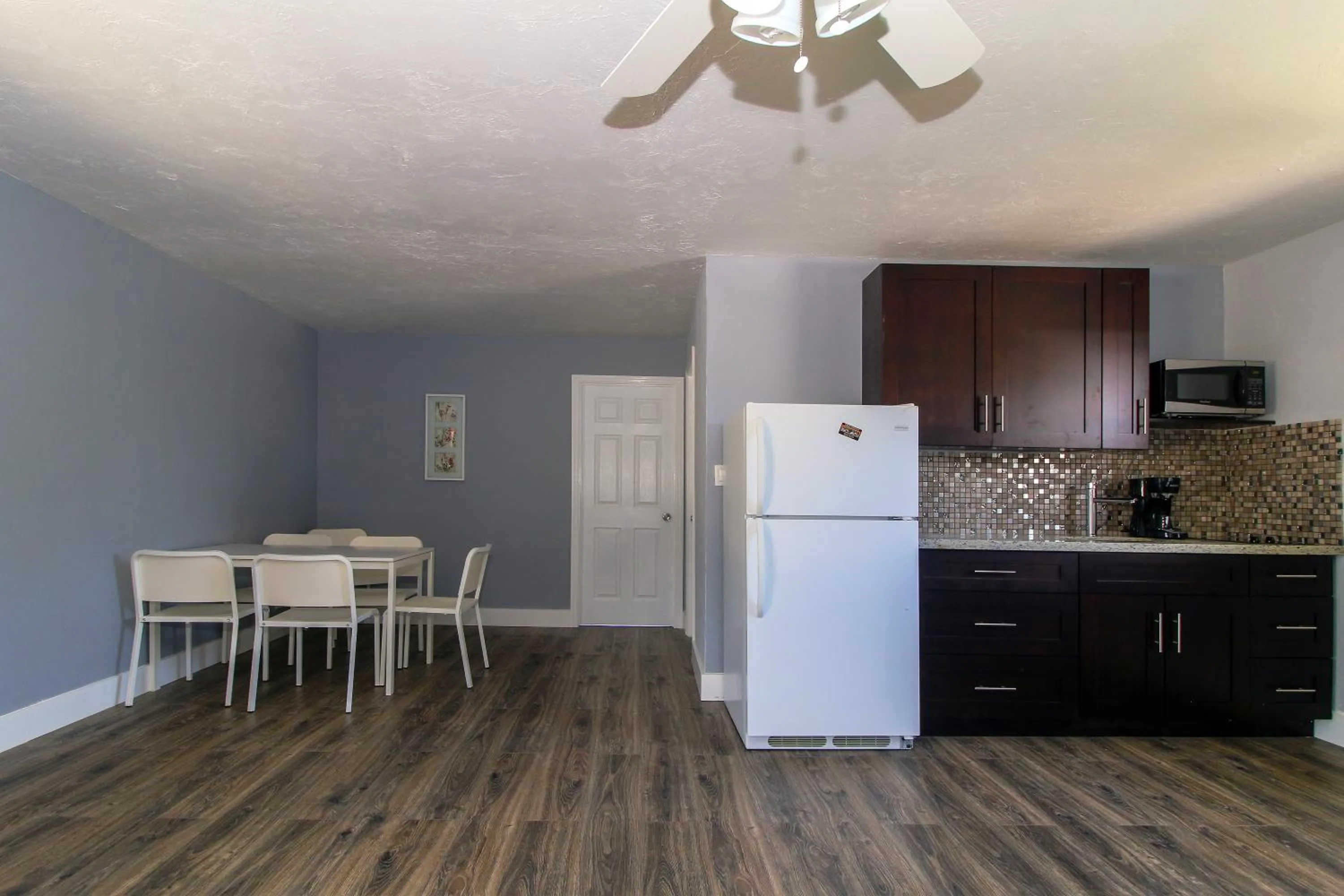 Photo of the whole room in Sun Beach Inn