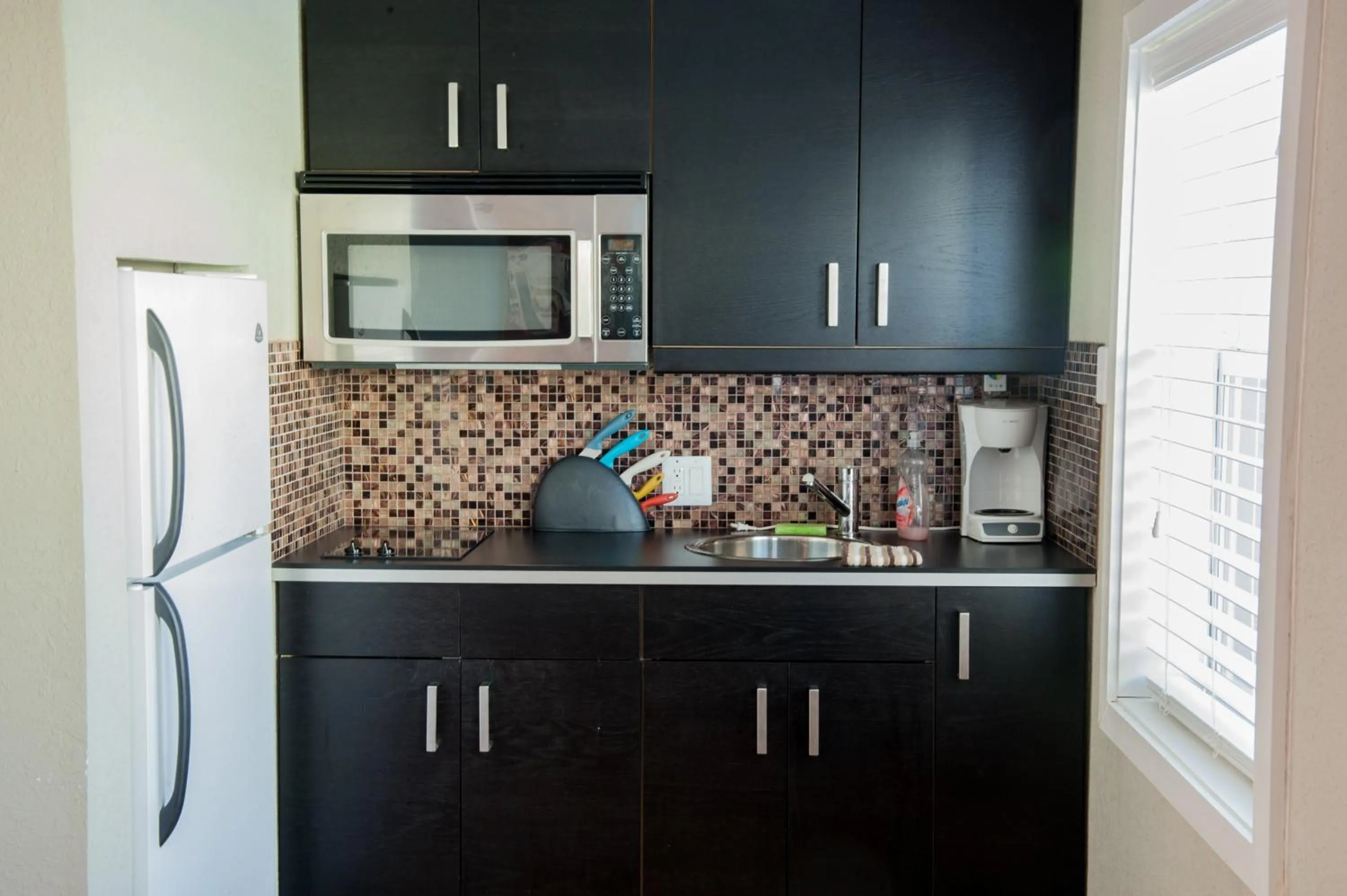 Kitchen or kitchenette in Sun Beach Inn