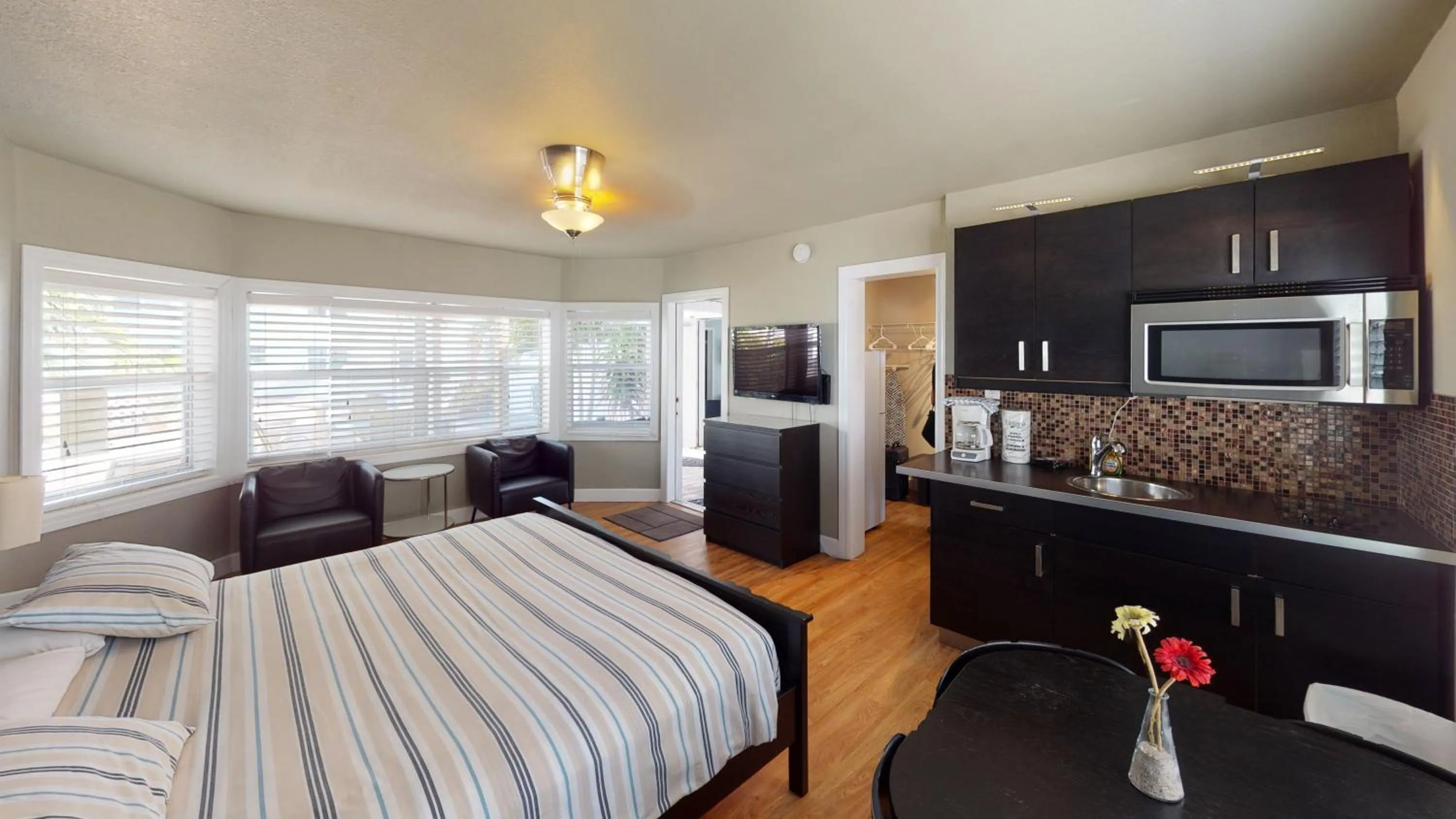 Photo of the whole room, Bed in Sun Beach Inn